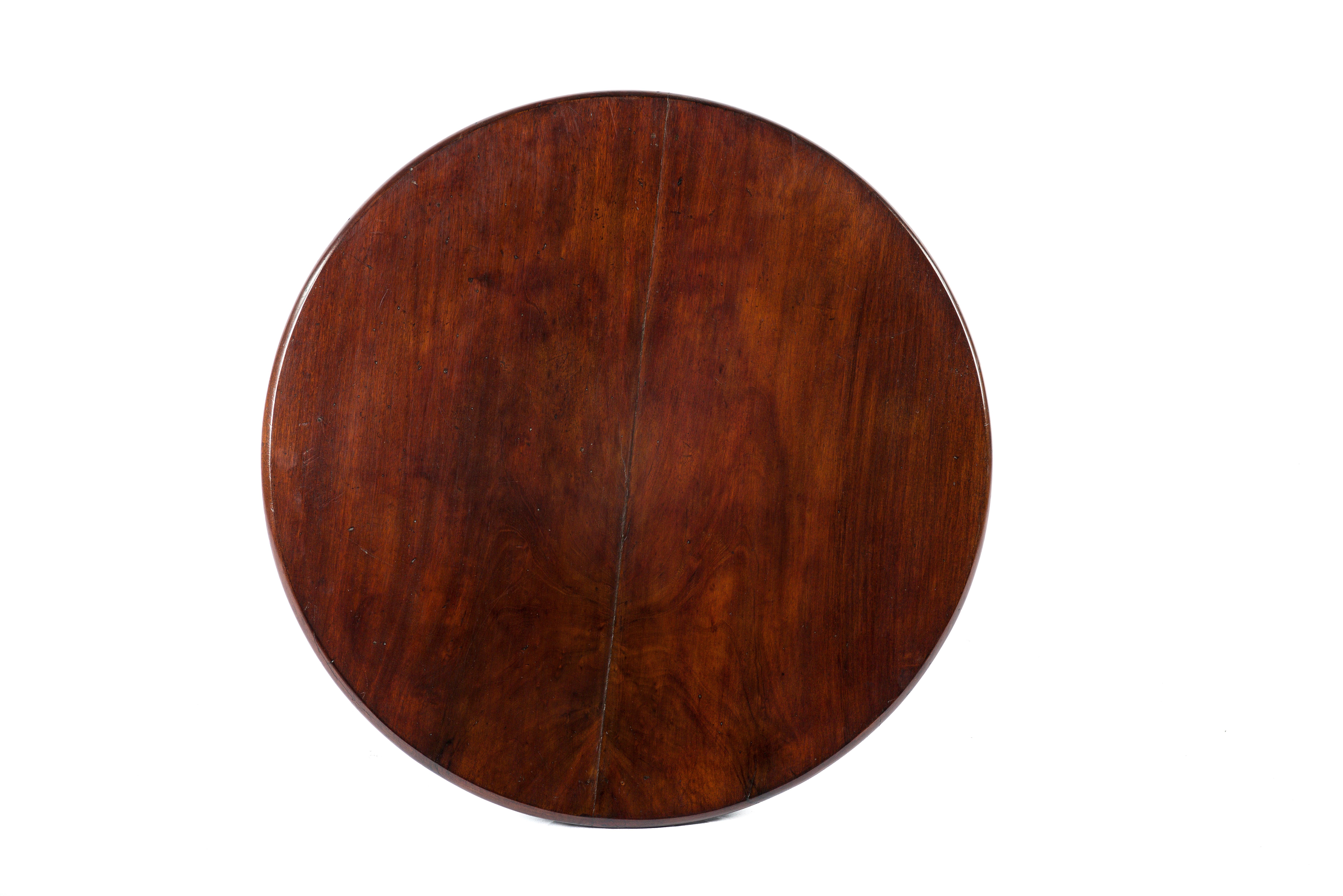 Antique 19th Century Empire Dutch Mahogany Round Dining Table In Good Condition In Casteren, NL
