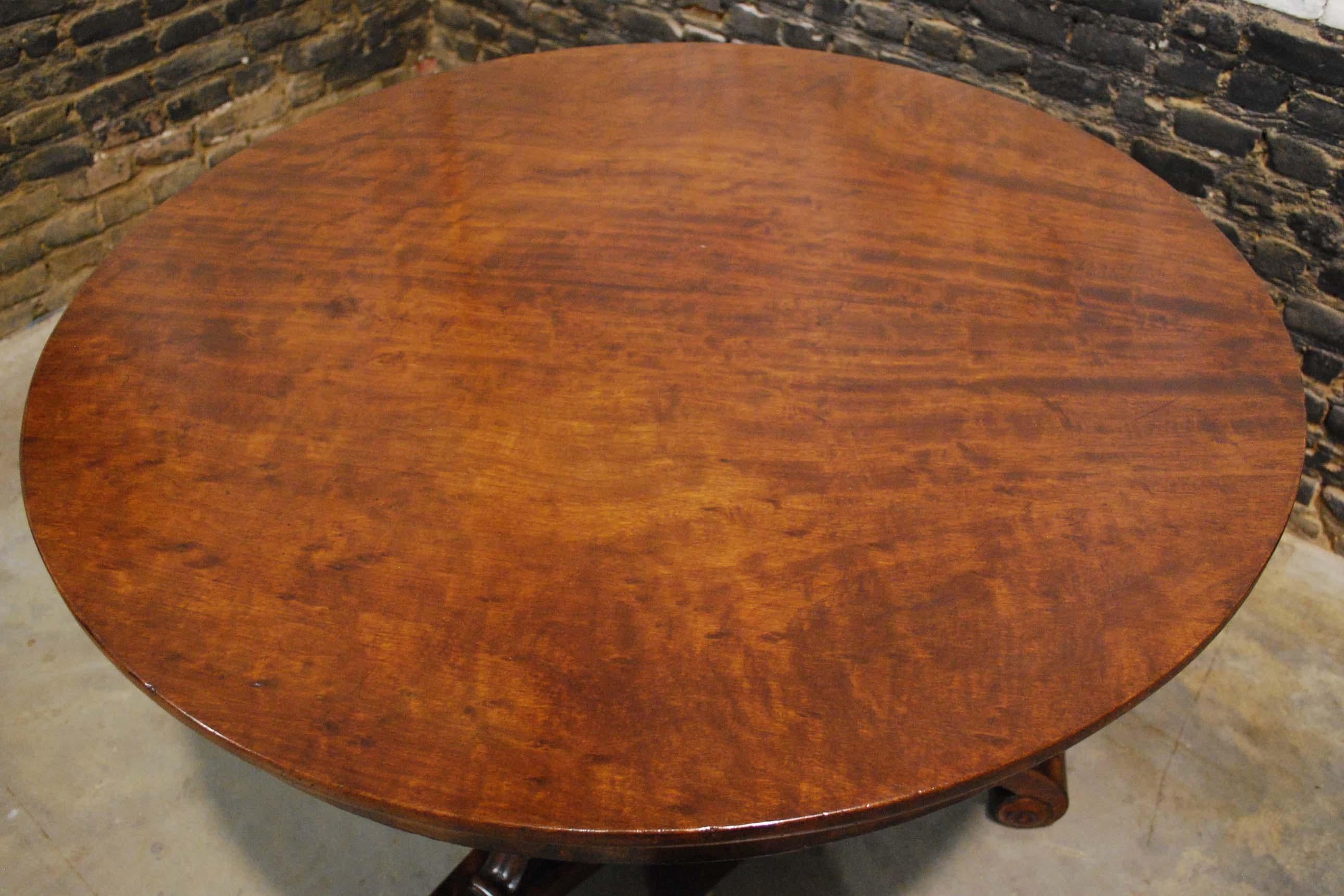 Antique 19th Century Empire Dutch Mahogany Round Dining Table In Good Condition In Casteren, NL