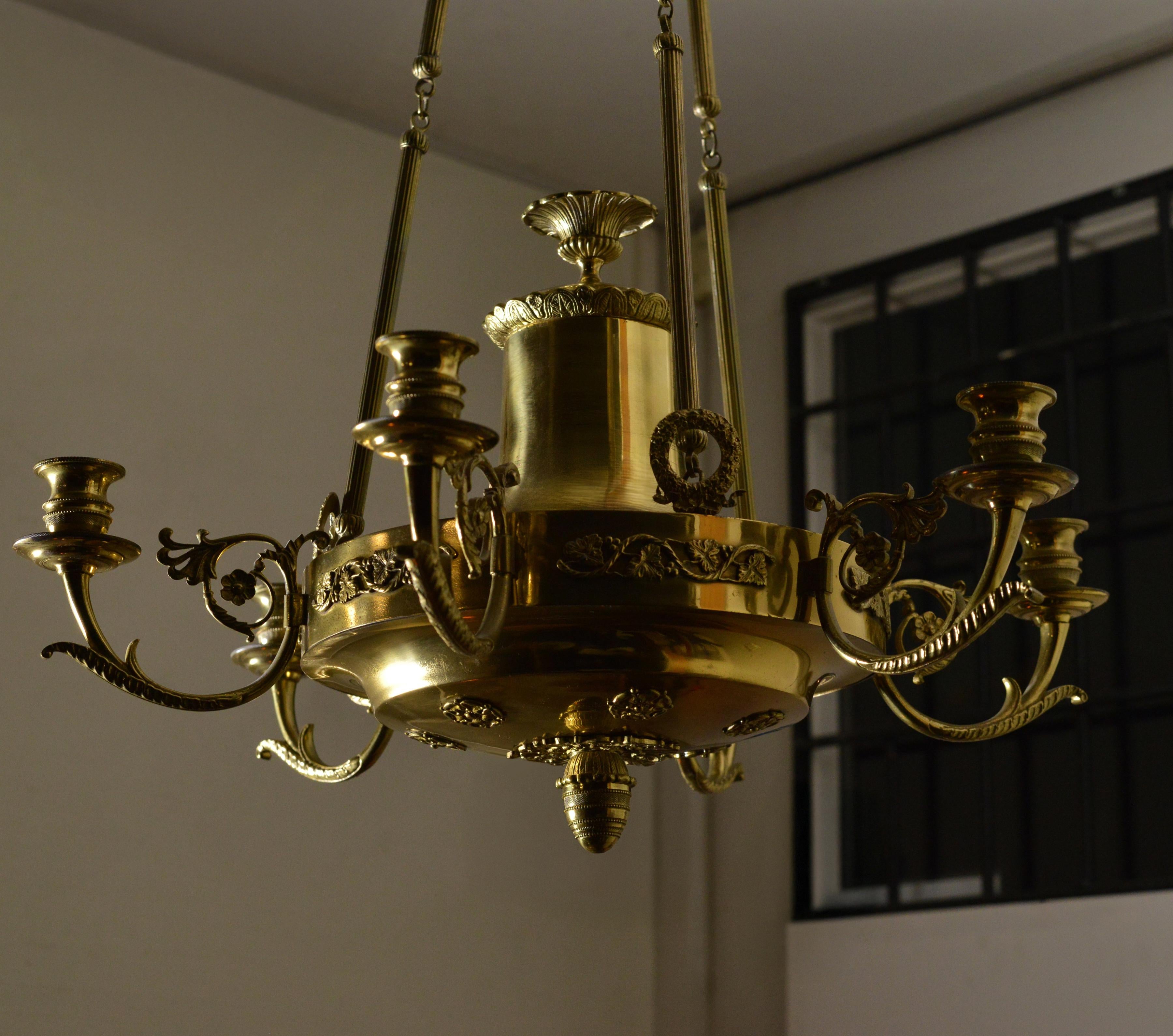 Antique 19th Century Empire Gilt Bronze Six Light Chandelier Floral Decoration For Sale 3