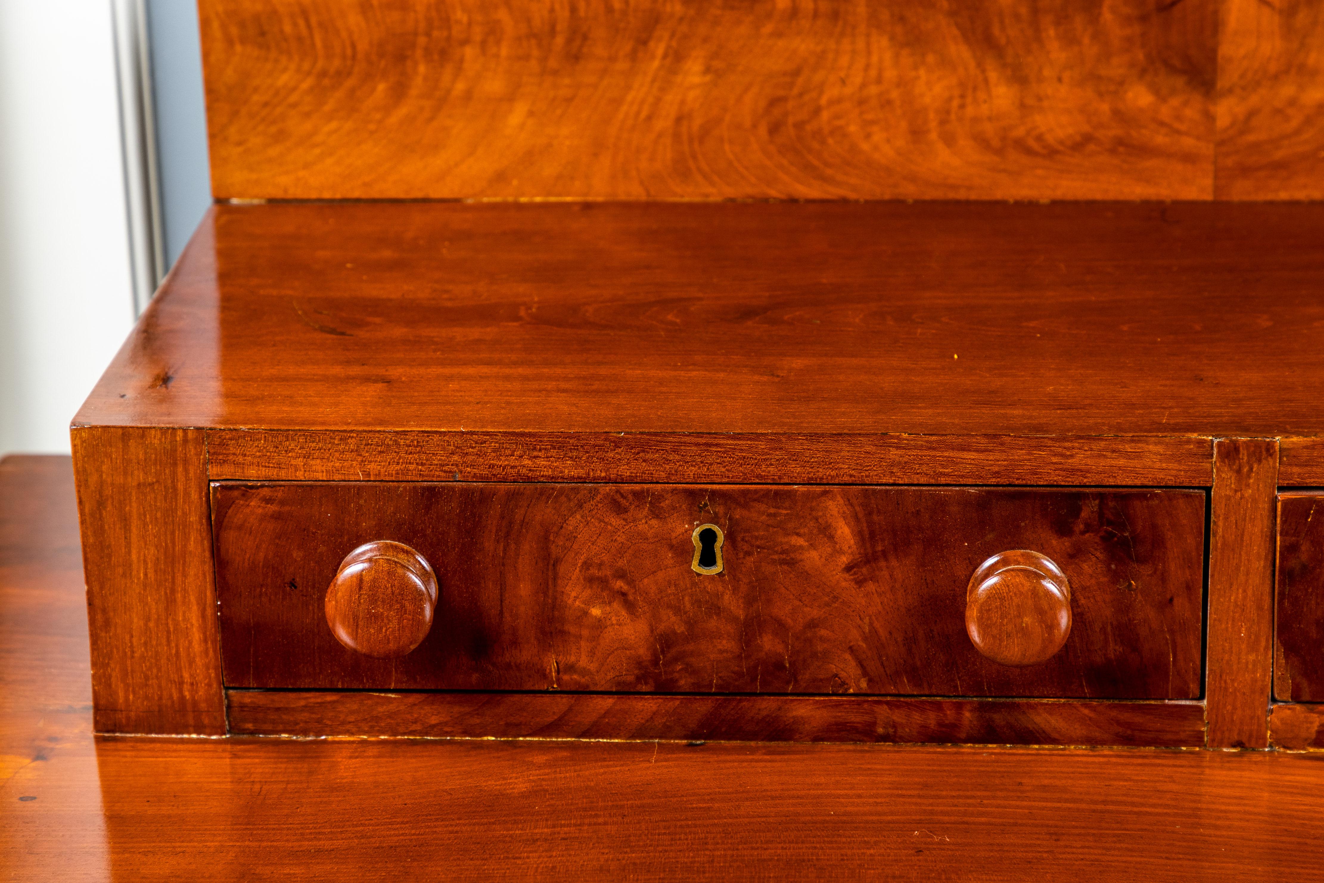 Antique 19th Century Empire Mahogany 6-Drawer Chest In Good Condition In Pasadena, CA