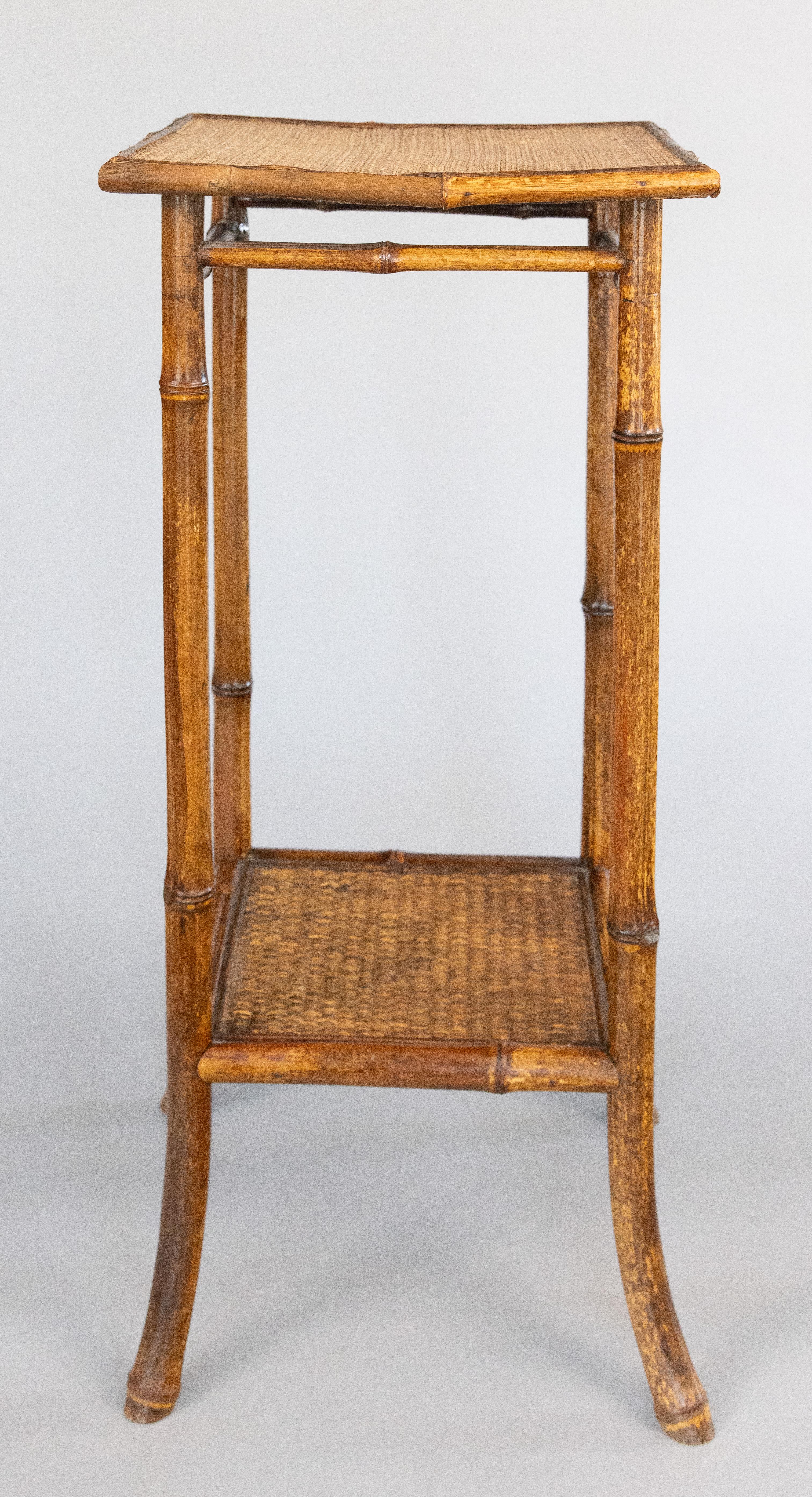 Anglais Table d'appoint ancienne en bambou anglais du XIXe siècle en vente