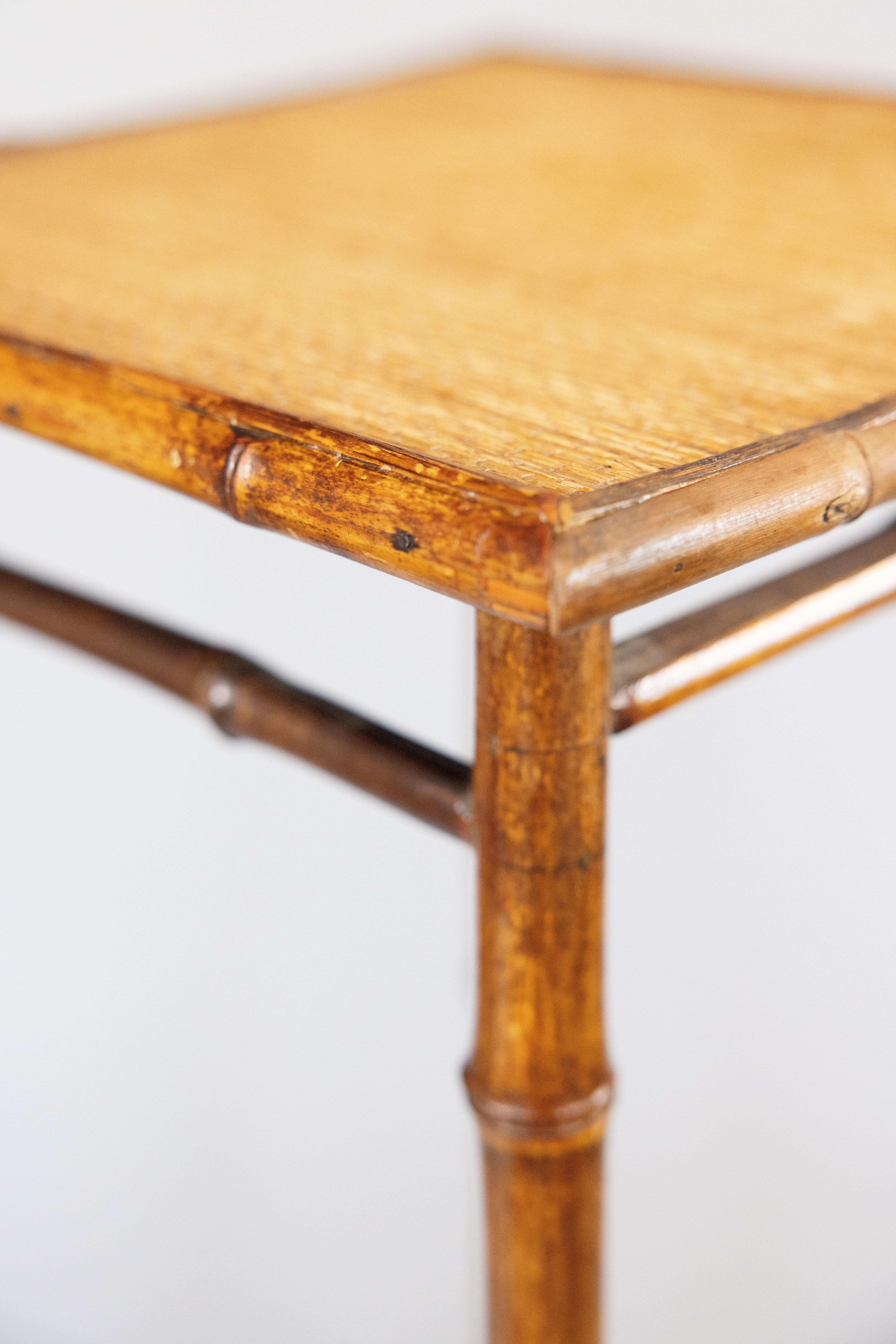 Table d'appoint ancienne en bambou anglais du XIXe siècle en vente 1