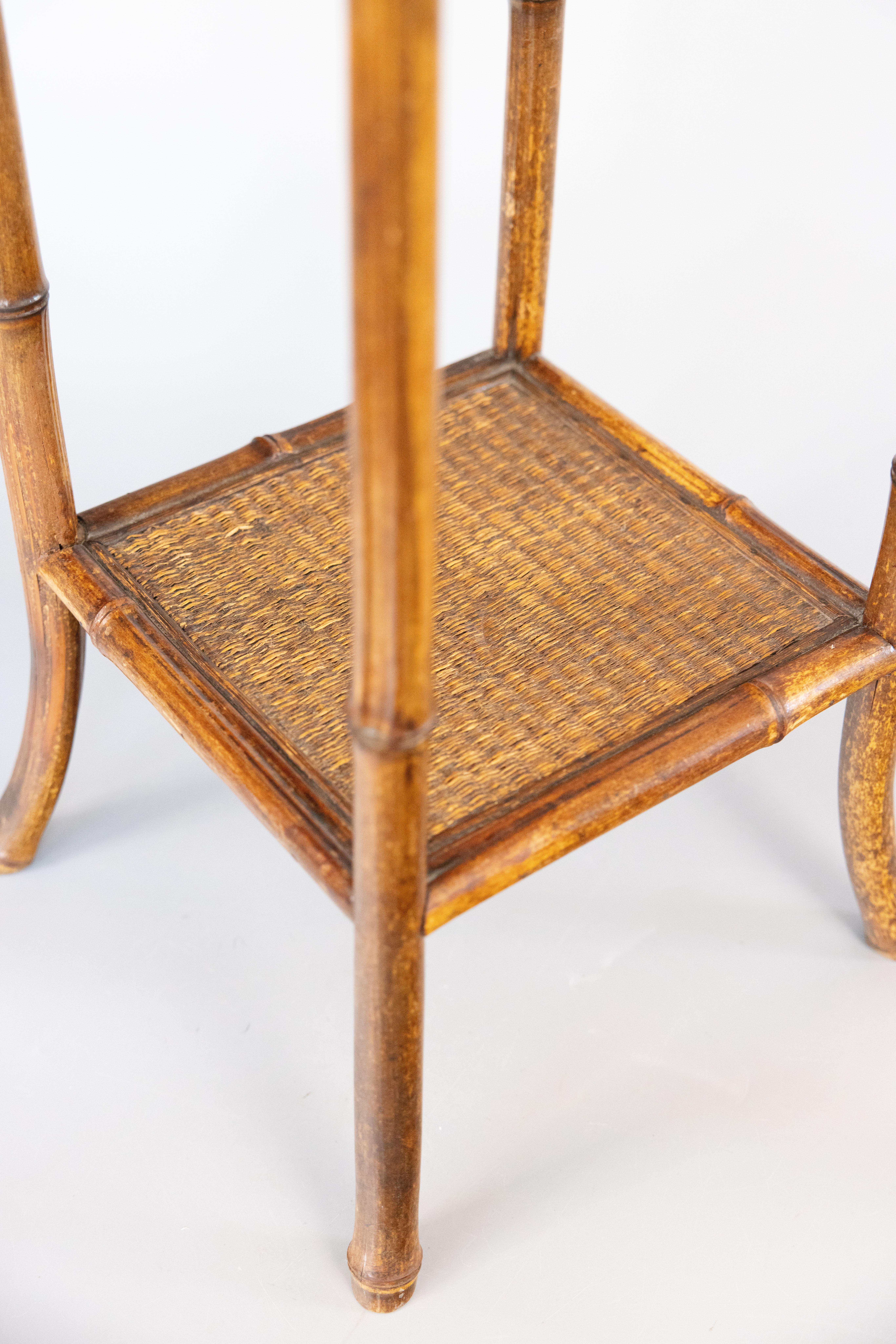 Toile de ramie Table d'appoint ancienne en bambou anglais du XIXe siècle en vente