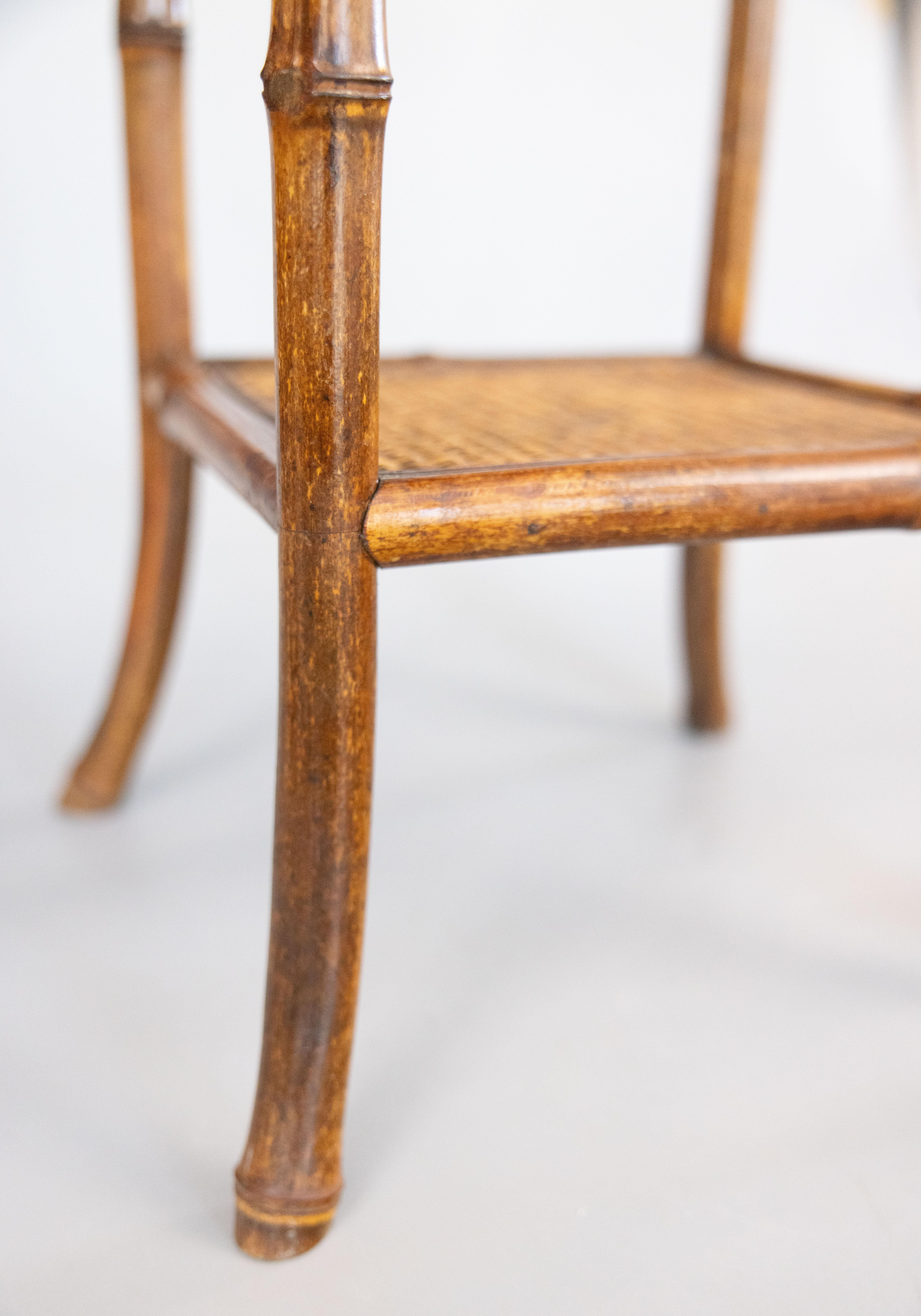 Table d'appoint ancienne en bambou anglais du XIXe siècle en vente 2