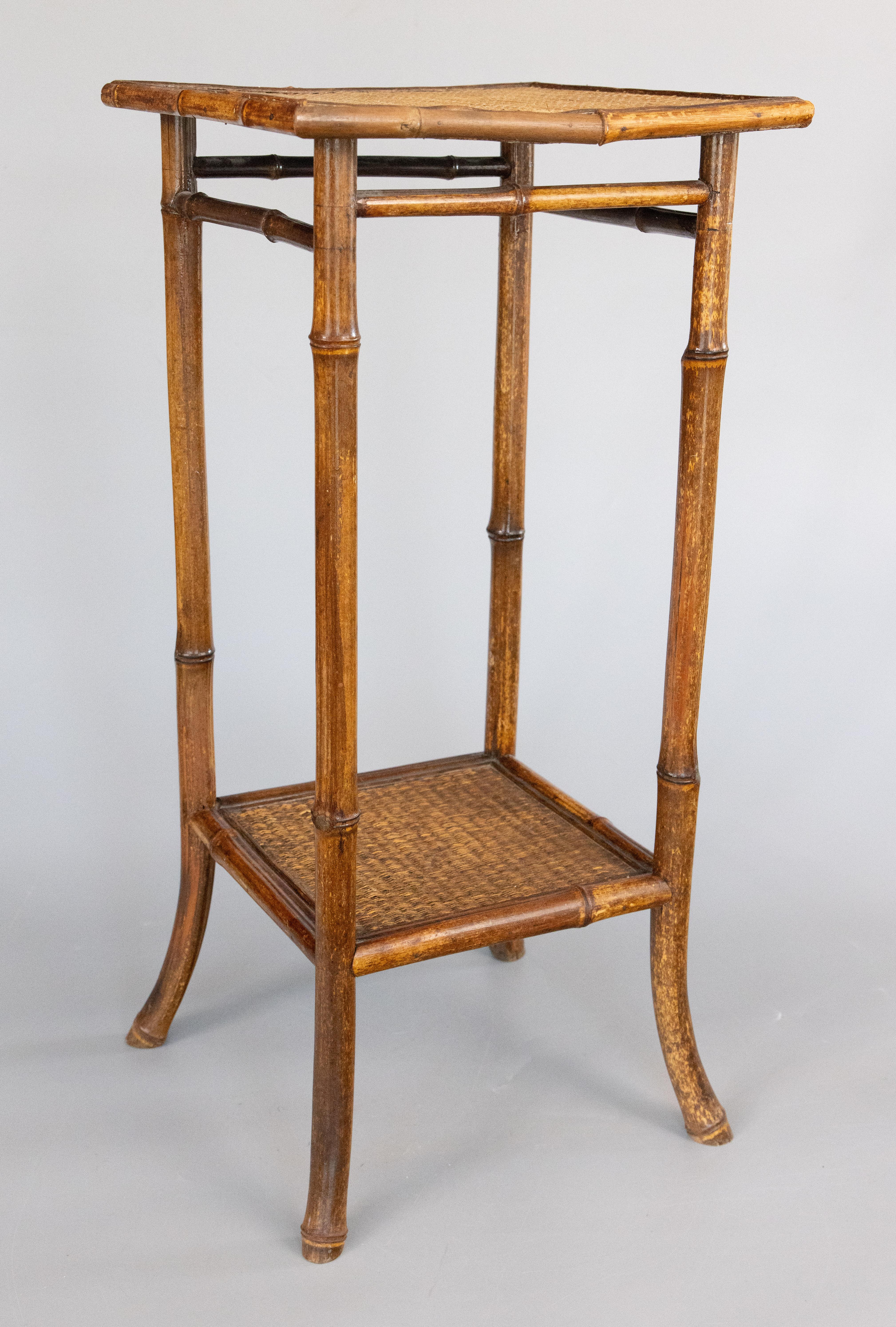 Table d'appoint ancienne en bambou anglais du XIXe siècle en vente 3
