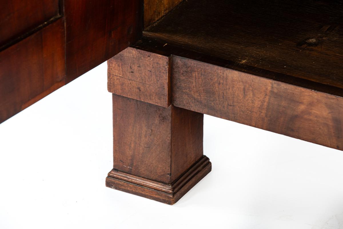 antiguo armario inglés del siglo XIX Biedermeijer de caoba flameada sobre roble de 4 puertas en venta 7