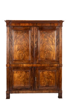 Ancienne armoire à 4 portes Biedermeijer anglaise du 19e siècle en acajou flammé sur chêne