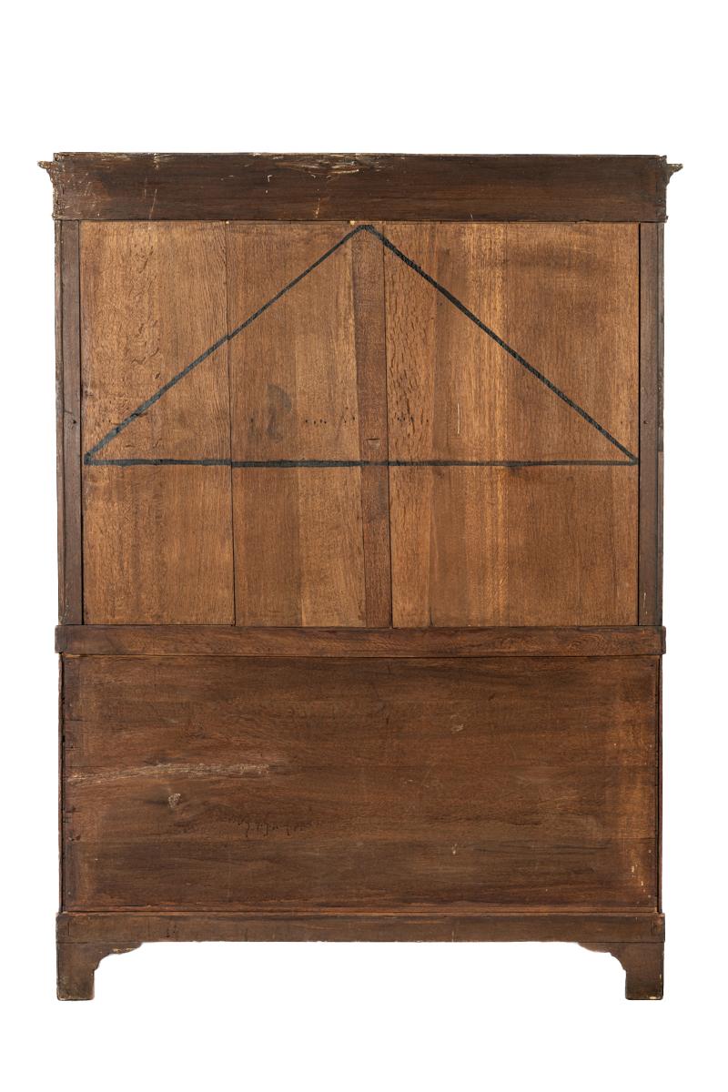 antiguo armario inglés del siglo XIX Biedermeijer de caoba flameada sobre roble de 4 puertas Inglés en venta