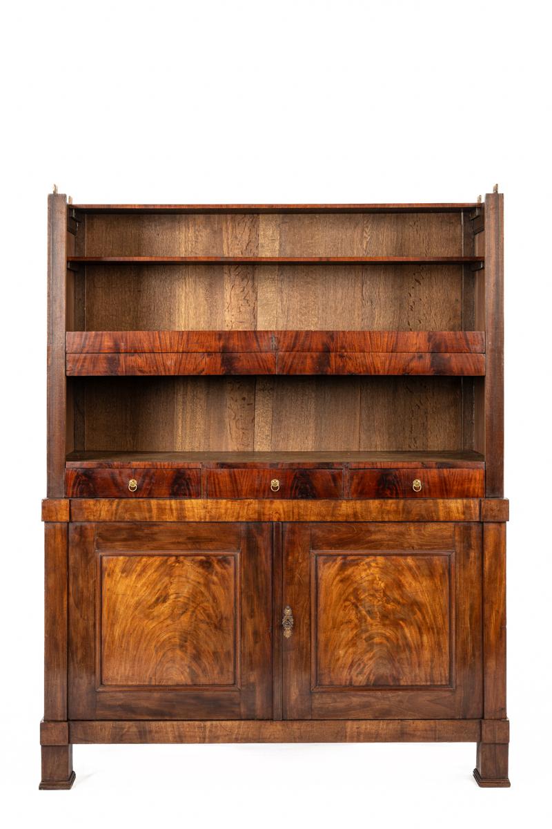 antiguo armario inglés del siglo XIX Biedermeijer de caoba flameada sobre roble de 4 puertas Caoba en venta