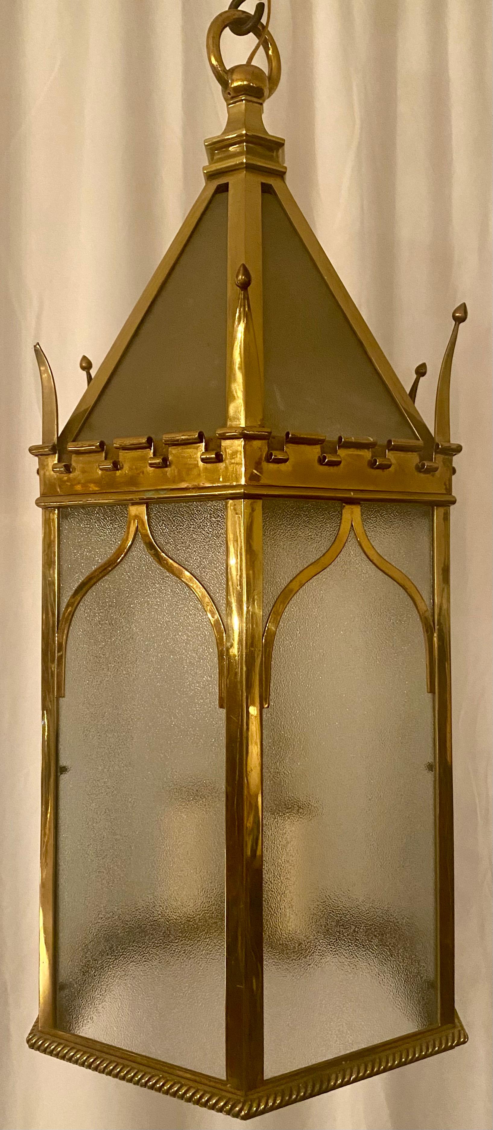 Antique 19th Century English Brass and Frosted Glass Lantern, circa 1890-1900 In Good Condition For Sale In New Orleans, LA