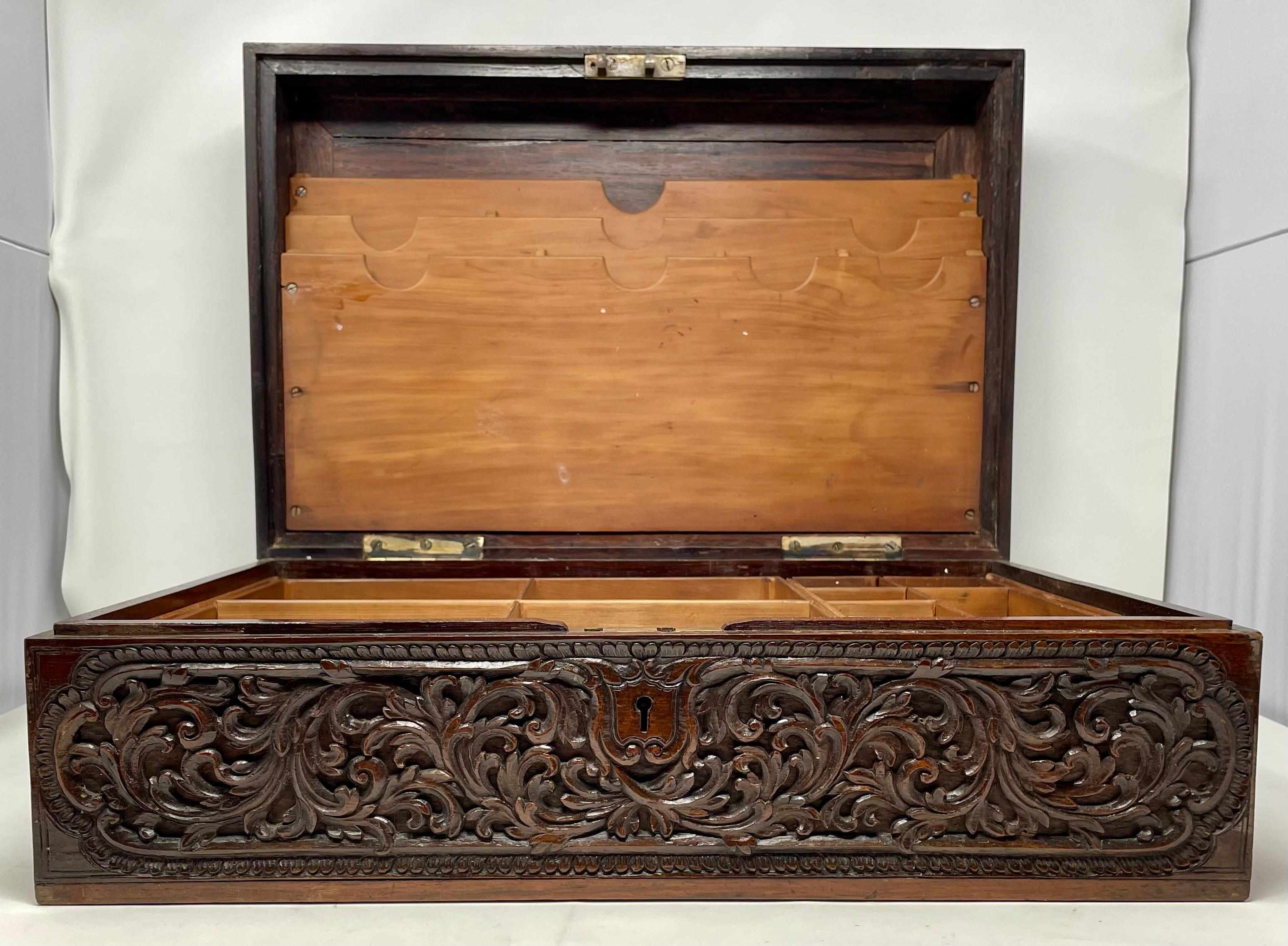 Anglais Ancienne boîte aux lettres anglaise du 19e siècle en teck sculpté, vers 1880-1890. en vente