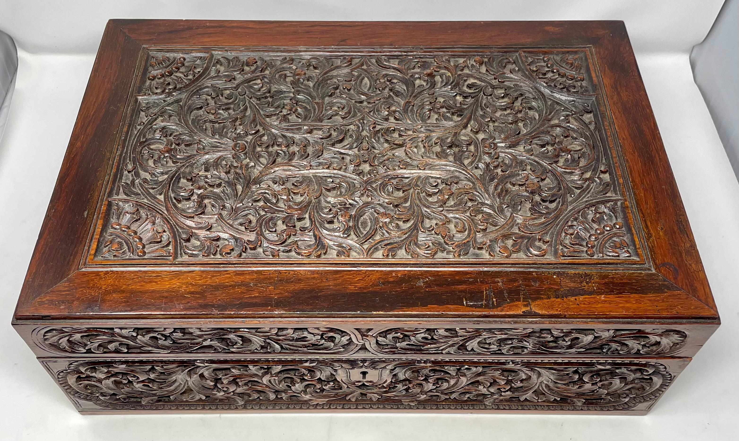 Ancienne boîte aux lettres anglaise du 19e siècle en teck sculpté, vers 1880-1890. Bon état - En vente à New Orleans, LA