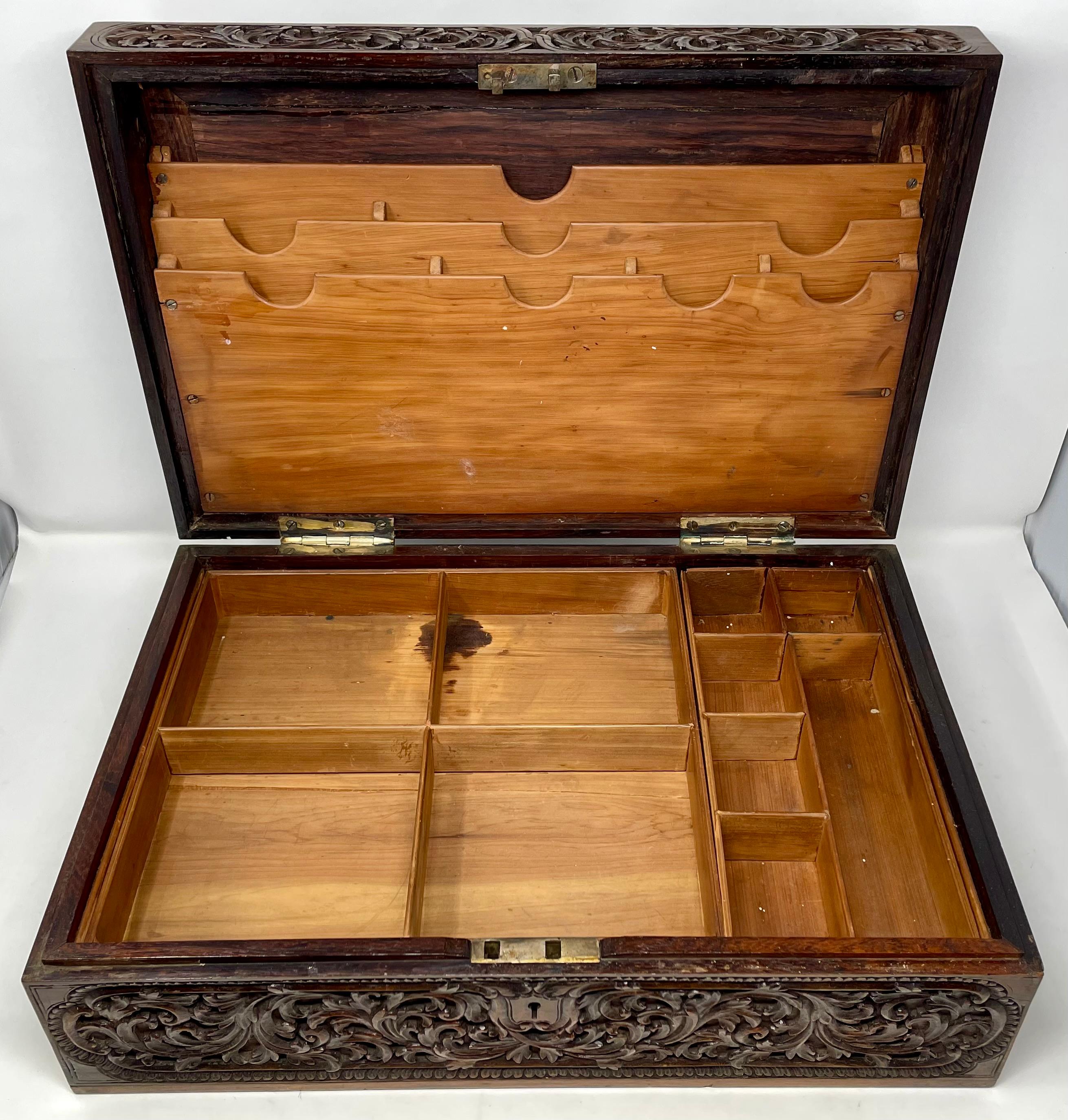 XIXe siècle Ancienne boîte aux lettres anglaise du 19e siècle en teck sculpté, vers 1880-1890. en vente