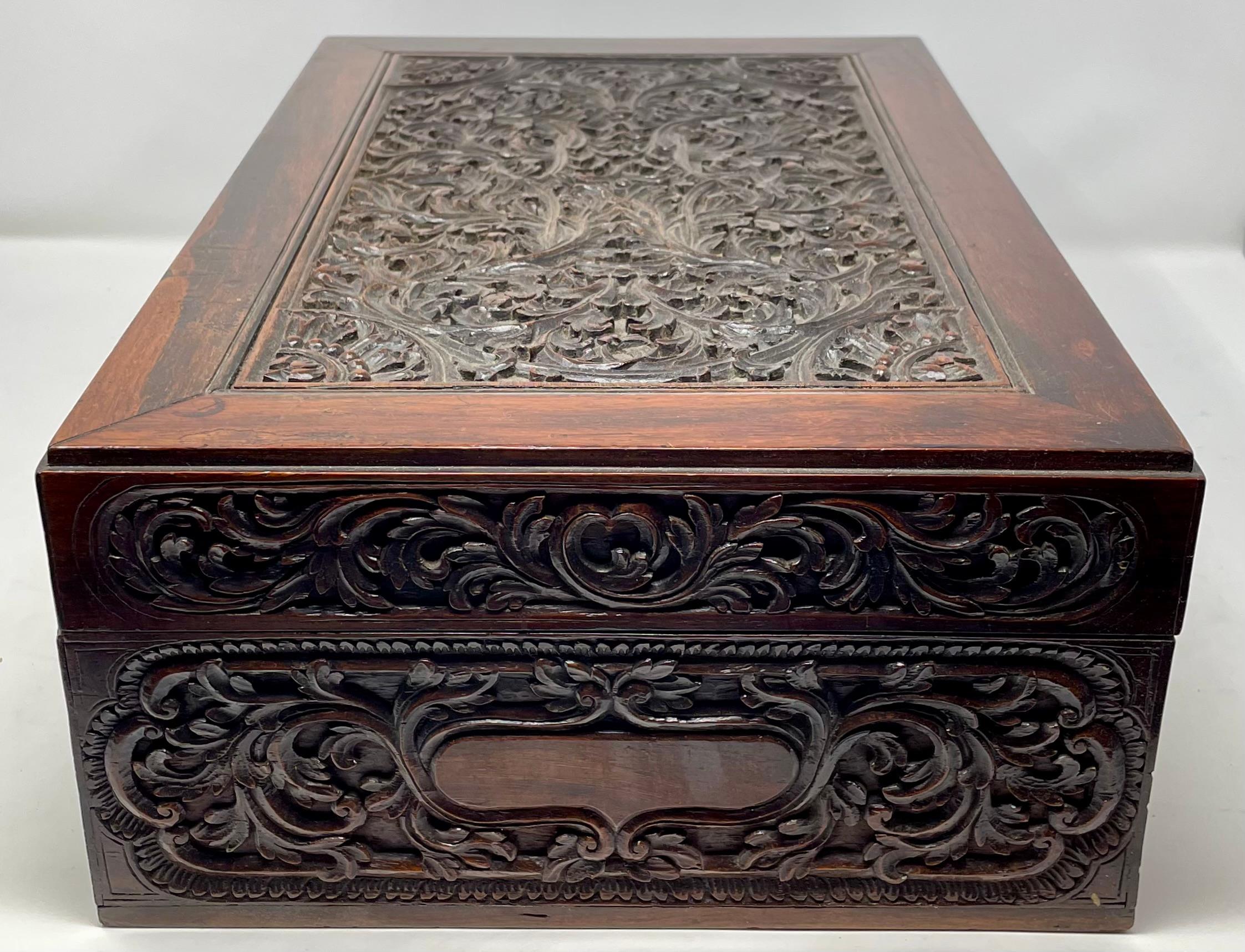 Teck Ancienne boîte aux lettres anglaise du 19e siècle en teck sculpté, vers 1880-1890. en vente