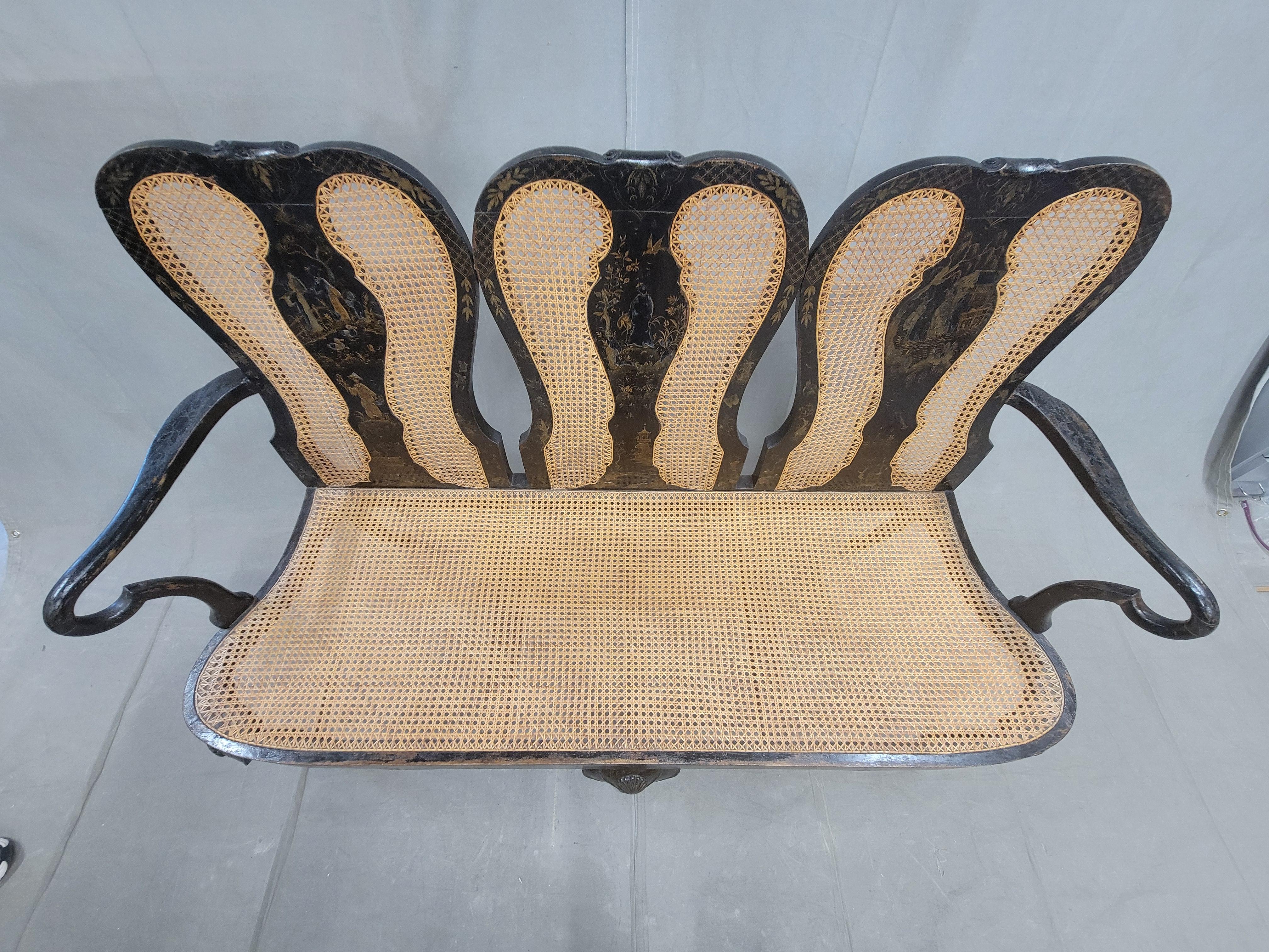 Antico divano con schienale a sedia in lacca e canna inglese del XIX secolo in vendita 10
