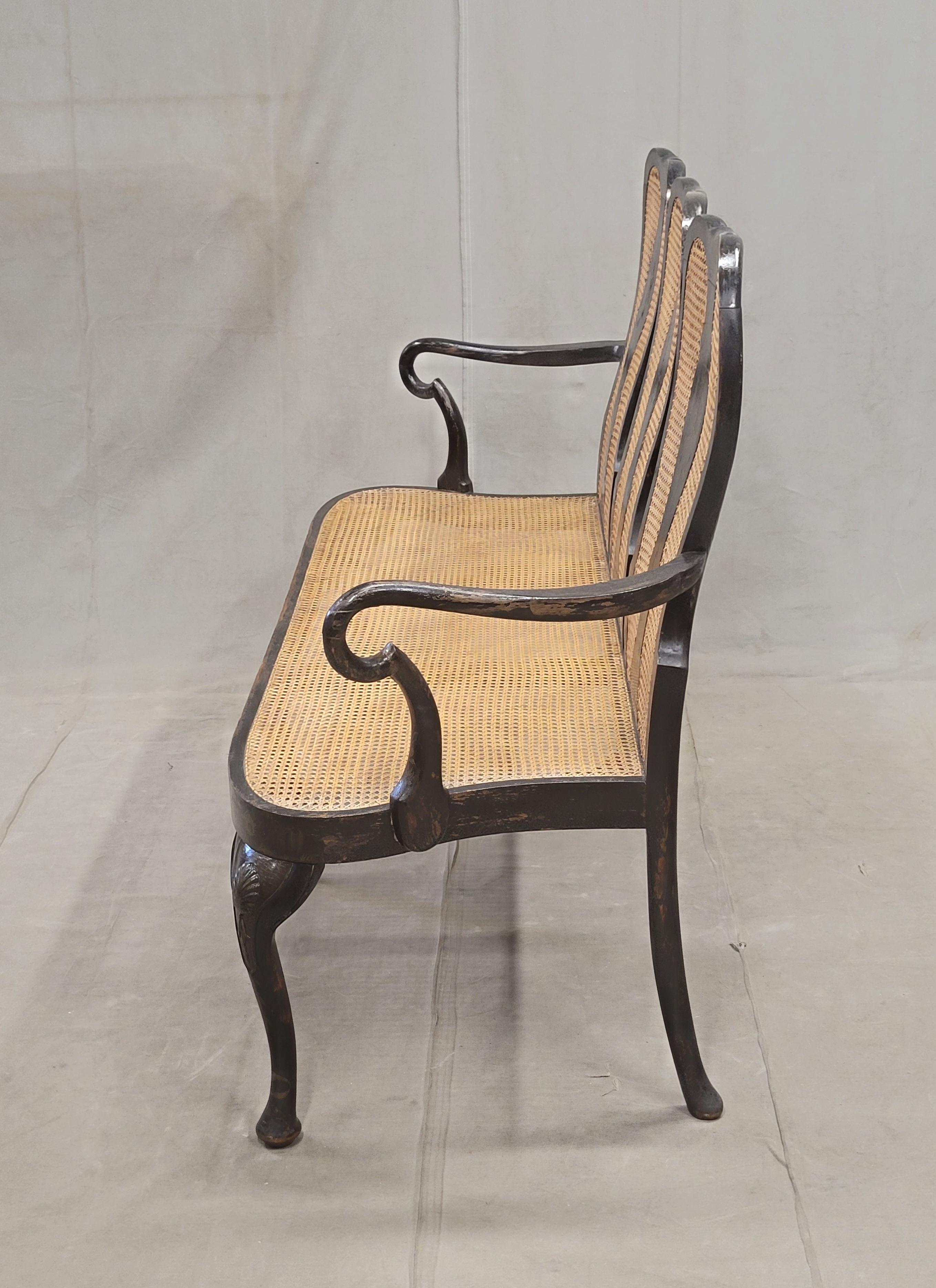 Antico divano con schienale a sedia in lacca e canna inglese del XIX secolo in vendita 11