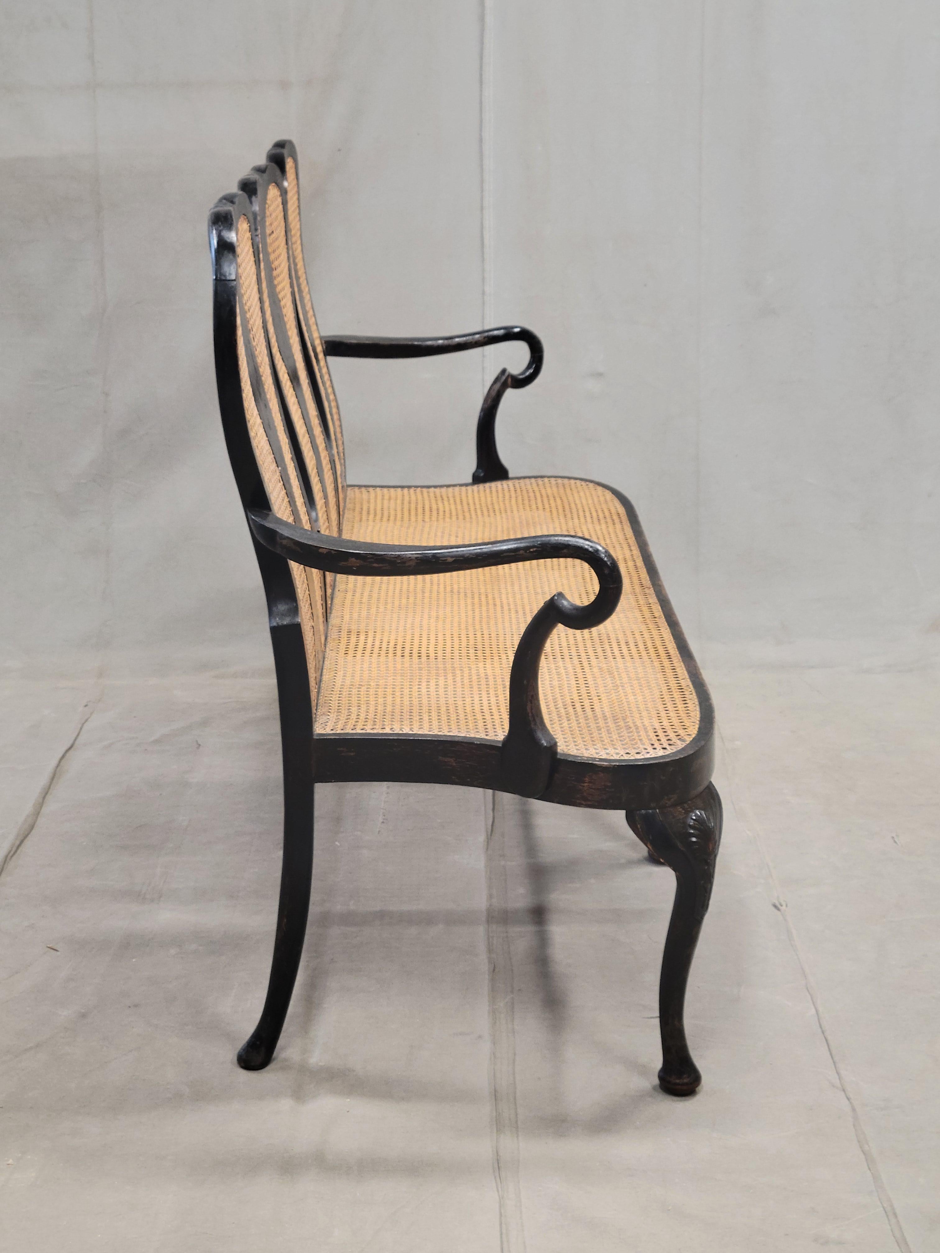 Antico divano con schienale a sedia in lacca e canna inglese del XIX secolo in vendita 12