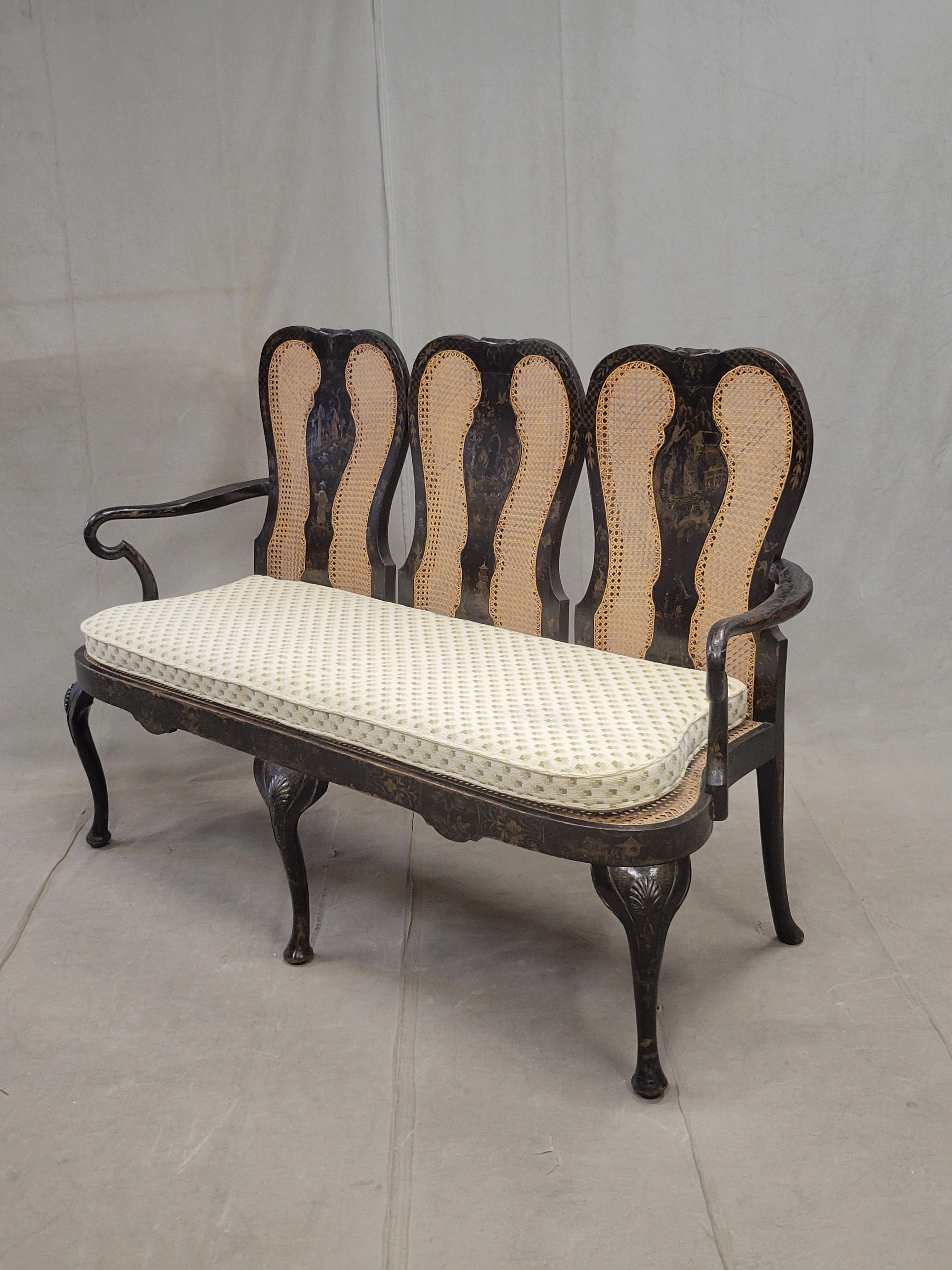 Antico divano con schienale a sedia in lacca e canna inglese del XIX secolo in vendita 2