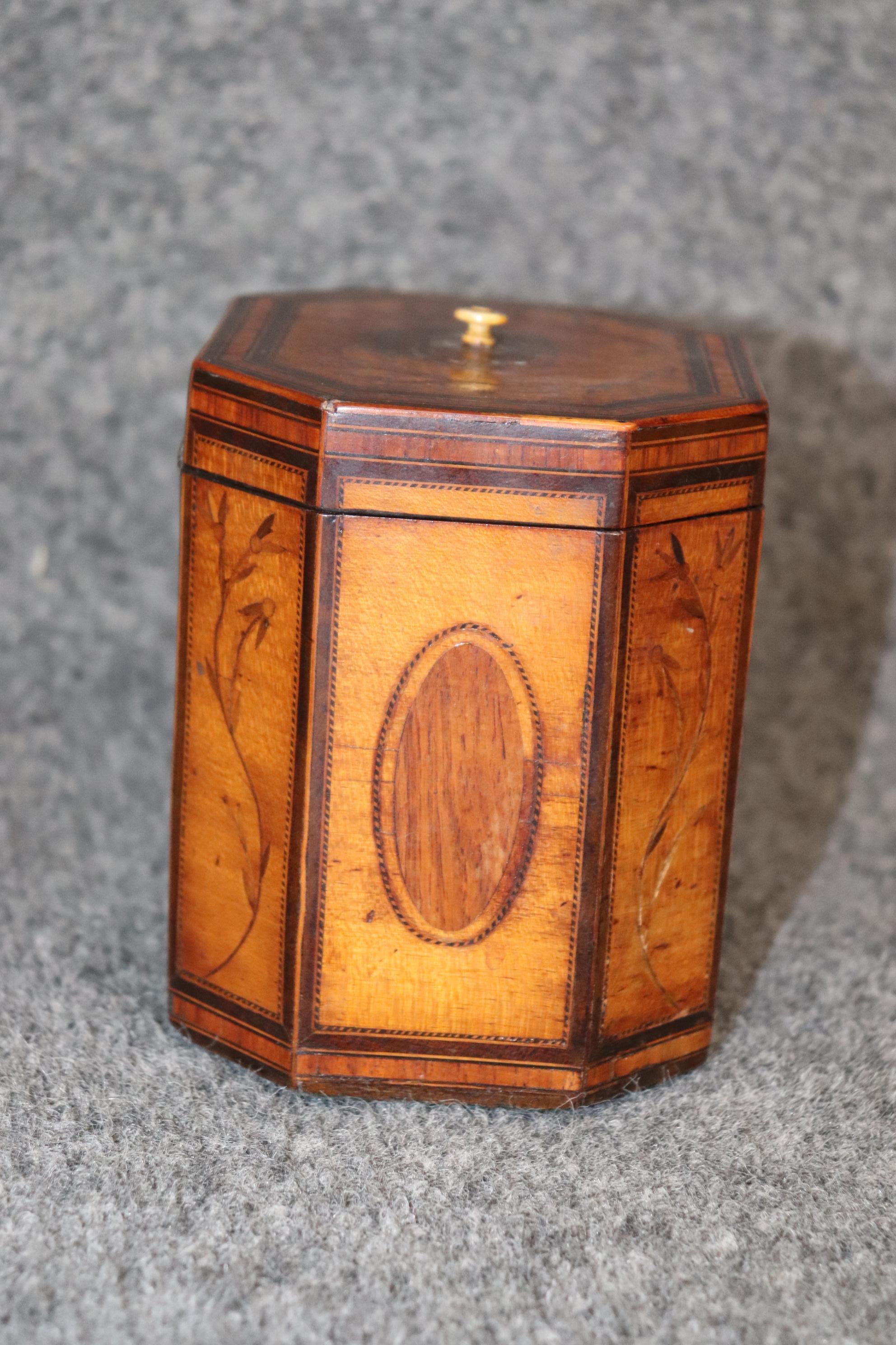 Wood Antique 19th Century English Edwardian Inlaid Tea Caddy Box For Sale