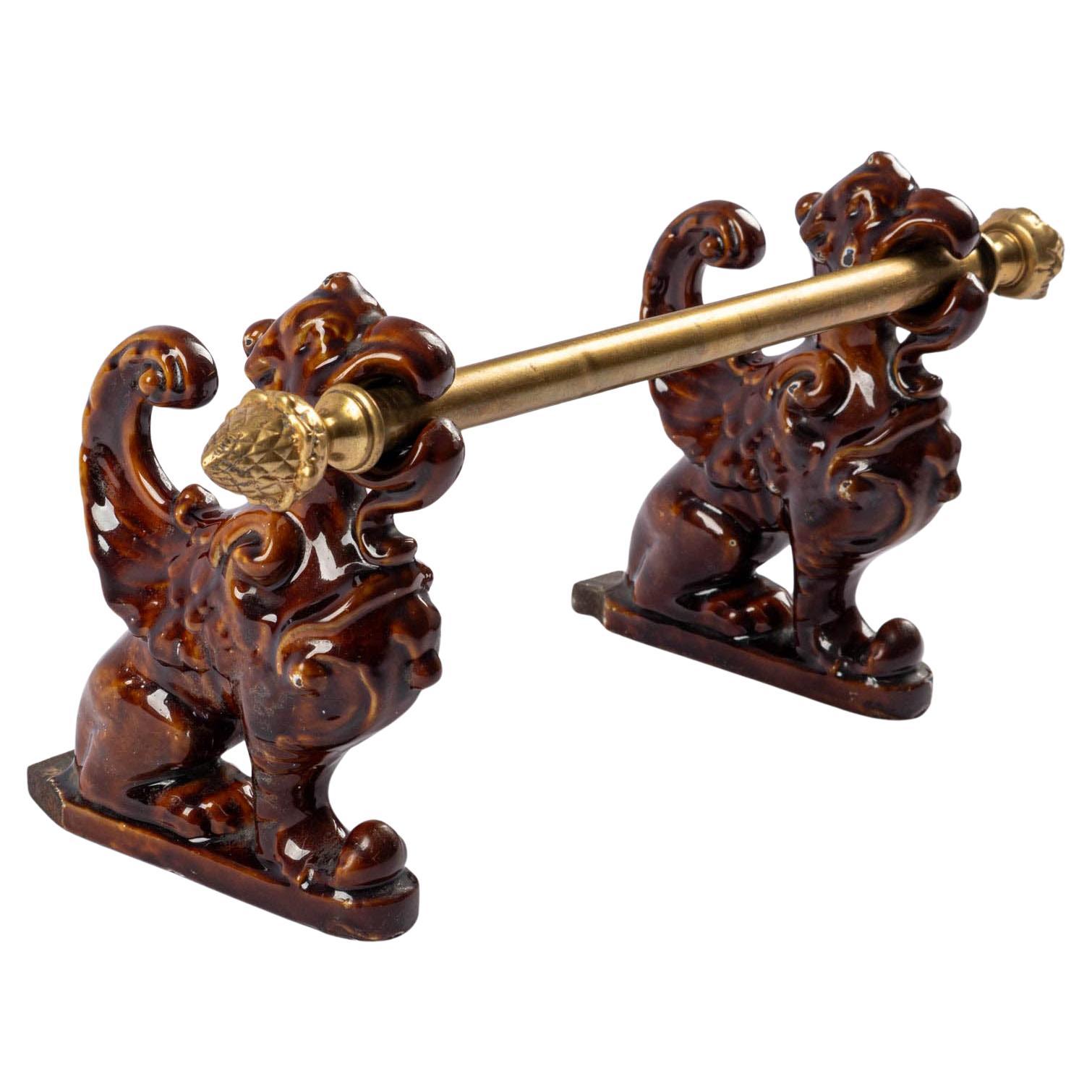 Ancien support d'outils de cheminée anglais du 19ème siècle en céramique émaillée et laiton