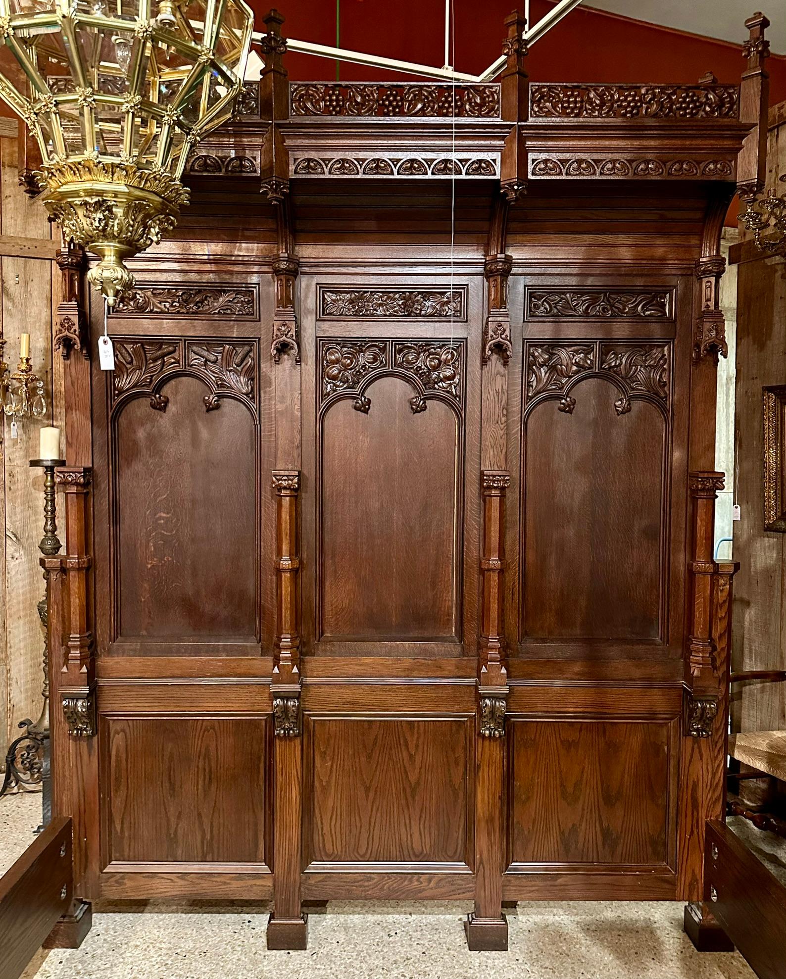 Antikes englisches „Manor House“-Bett aus geschnitzter Eiche im gotischen Stil des 19. Jahrhunderts. (Englisch) im Angebot