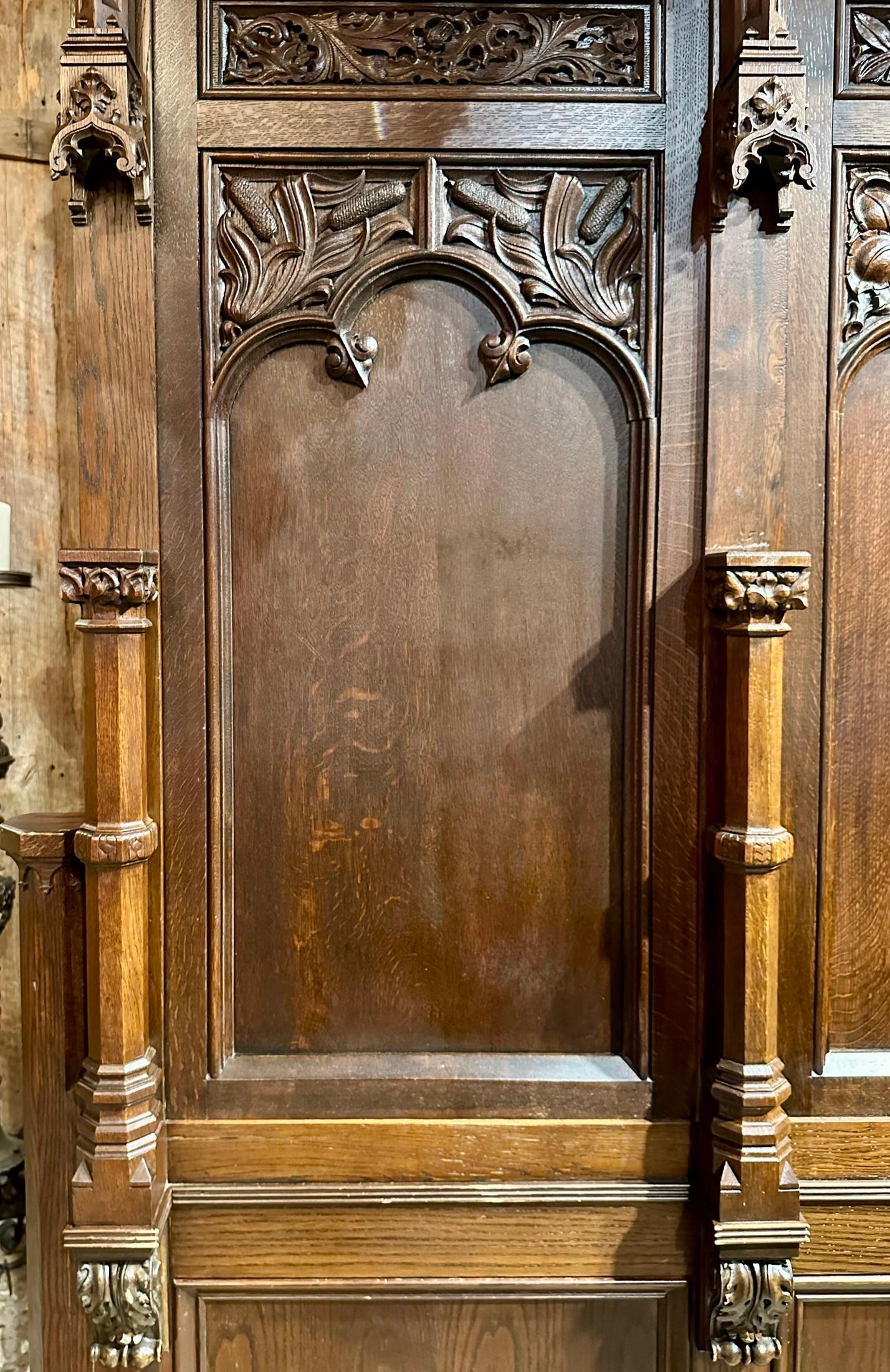 Antikes englisches „Manor House“-Bett aus geschnitzter Eiche im gotischen Stil des 19. Jahrhunderts. im Zustand „Gut“ im Angebot in New Orleans, LA