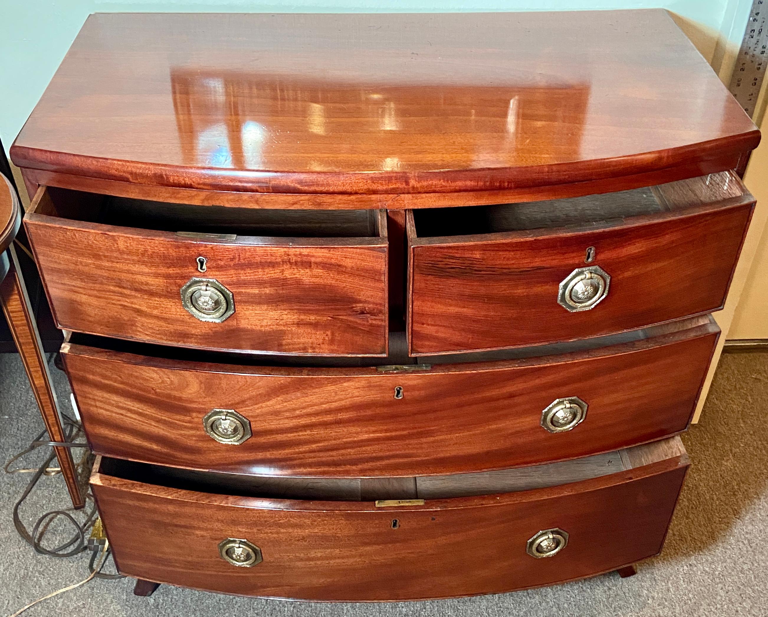 Antique 19th Century English Mahogany Bowfront Chest, Circa 1860 In Good Condition In New Orleans, LA