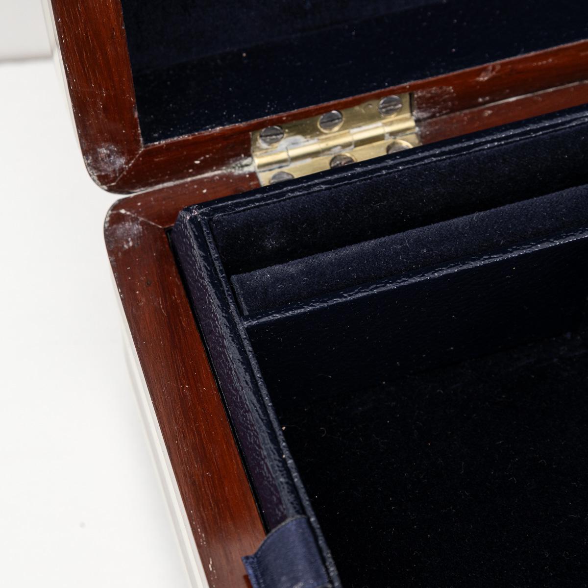 Ancienne boîte à bijoux en acajou et laiton du 19ème siècle, A.I.C C. en vente 3