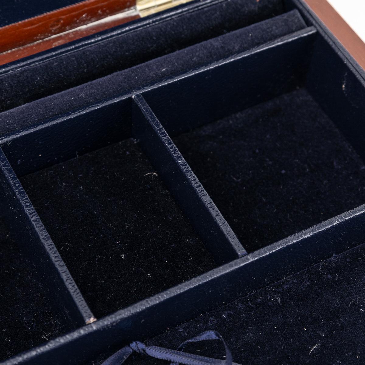 Ancienne boîte à bijoux en acajou et laiton du 19ème siècle, A.I.C C. en vente 5