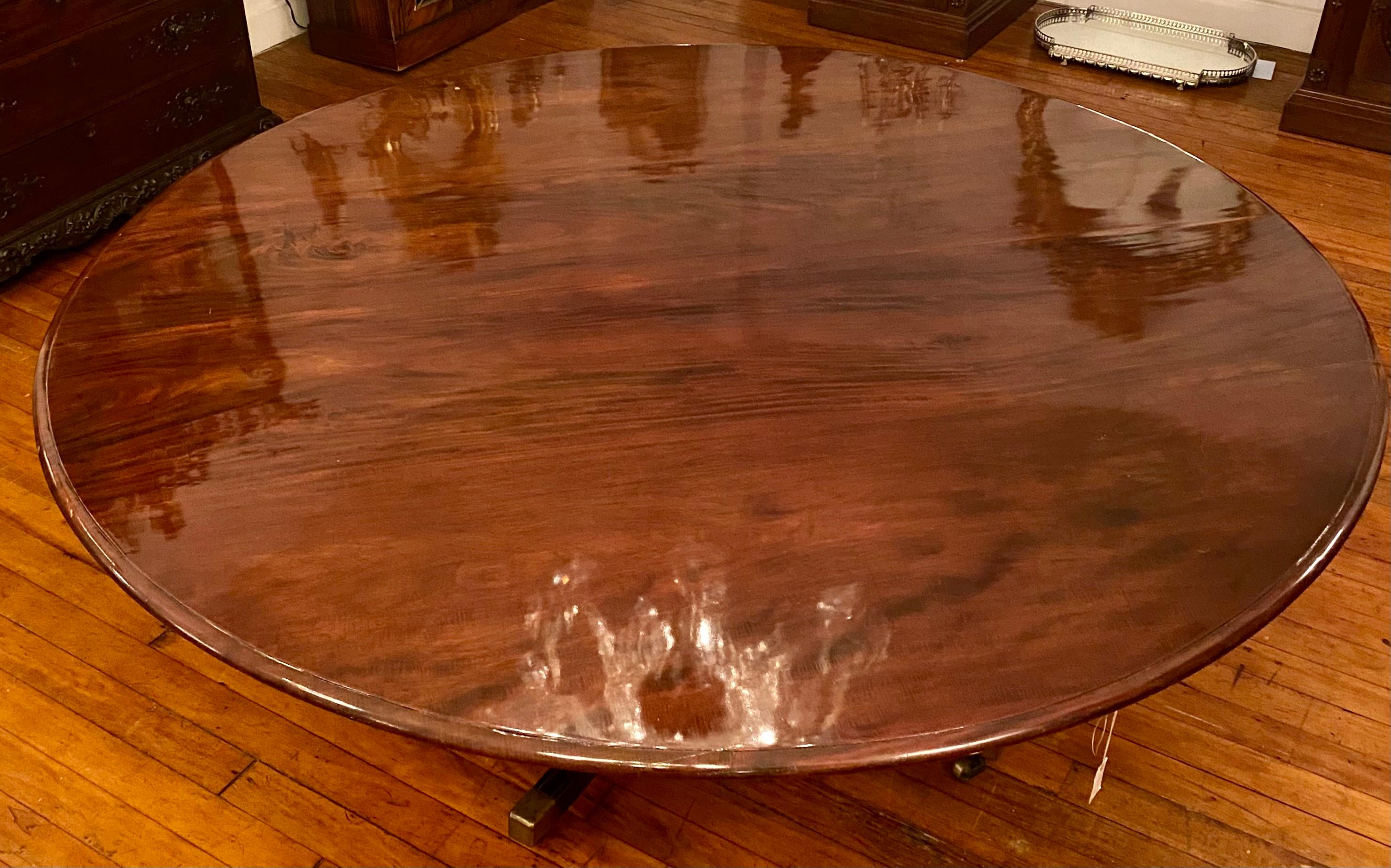 Antique 19th Century English Mahogany Round Dining Table In Good Condition In New Orleans, LA