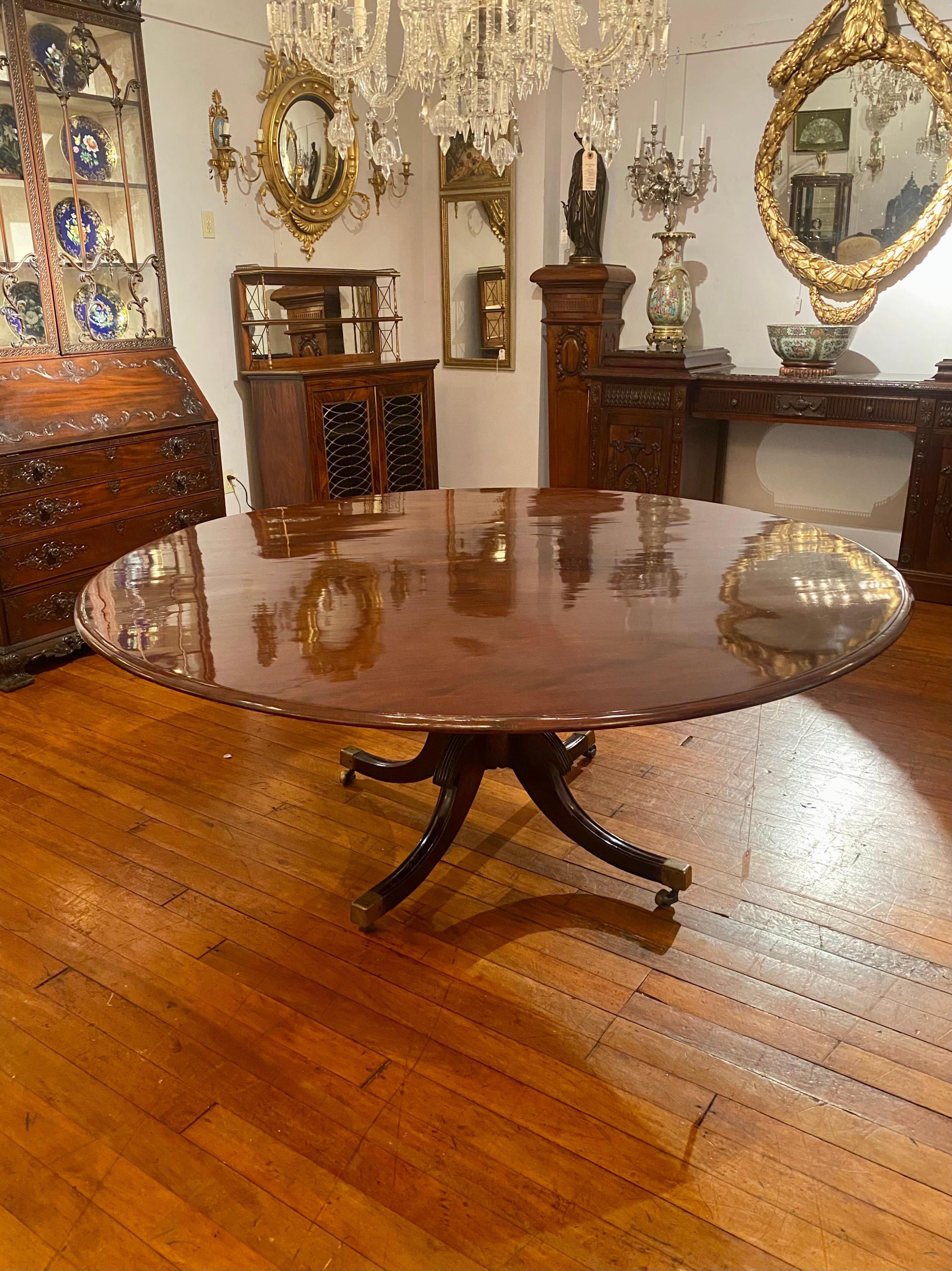 Antique 19th Century English Mahogany Round Dining Table 5