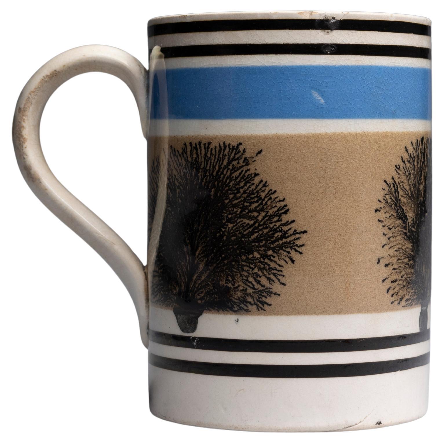 Taza inglesa antigua de mochaware del siglo XIX