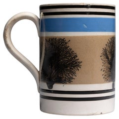Taza inglesa antigua de mochaware del siglo XIX