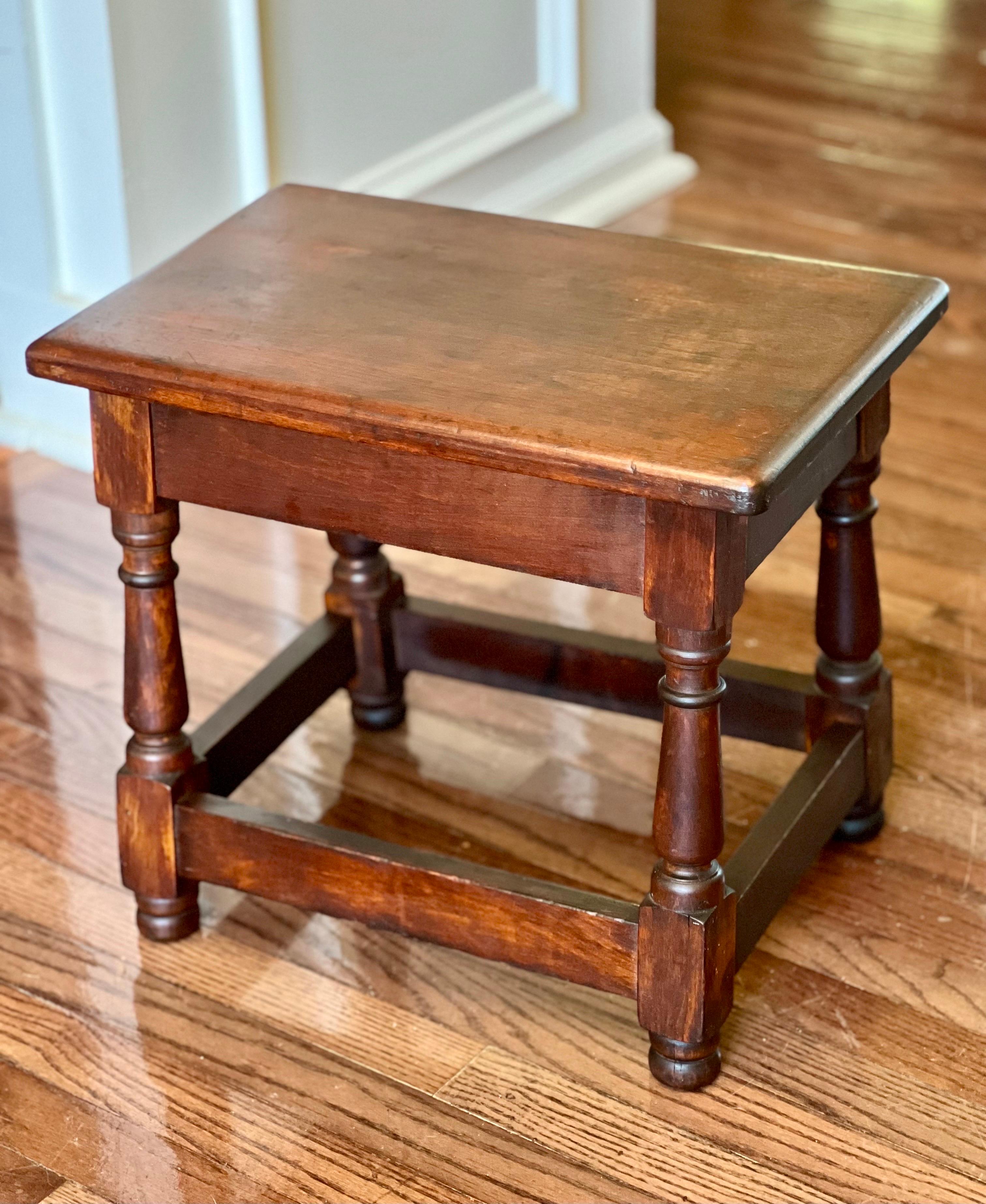 Antique 19th Century English Oak Joint Stool In Good Condition For Sale In Doylestown, PA