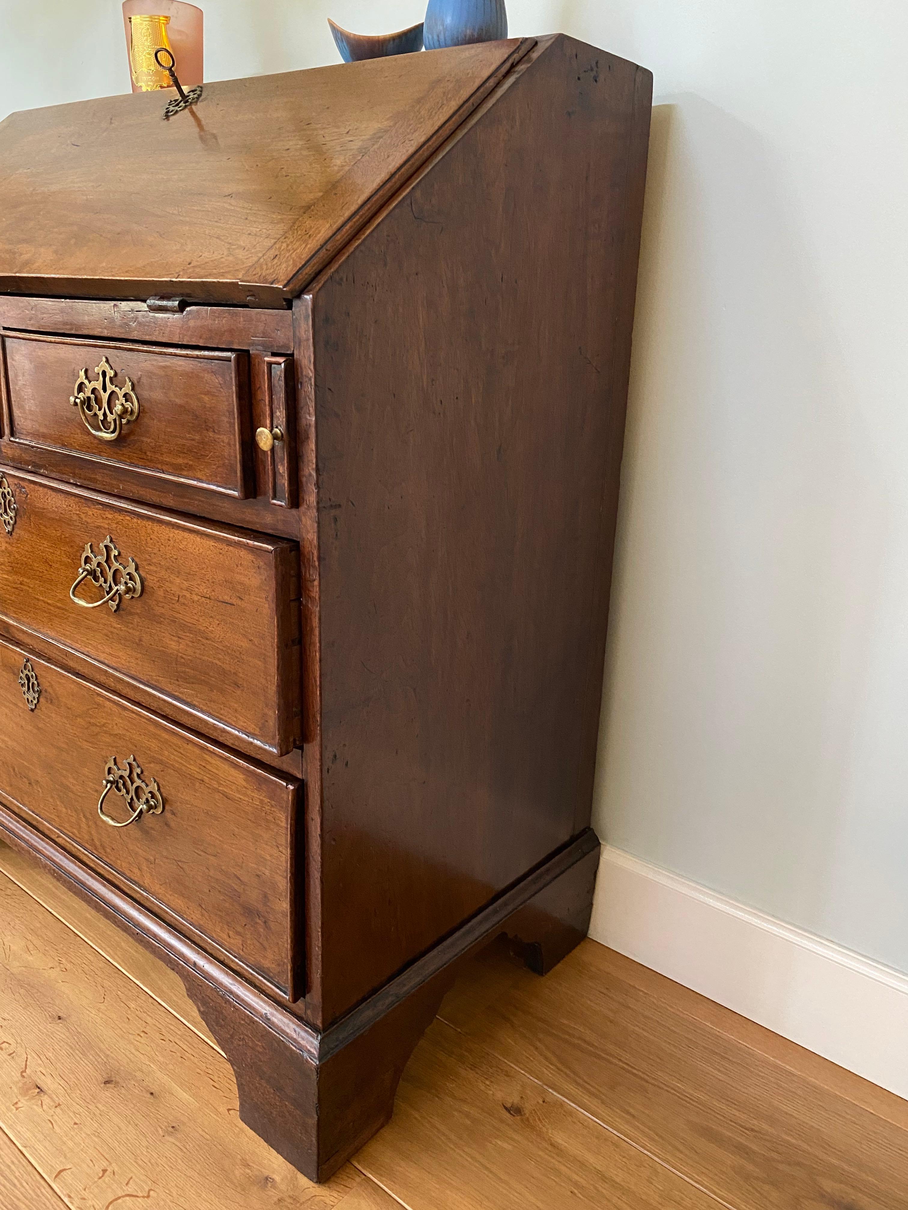 Antique 19th century English oak secretary / bureau For Sale 4