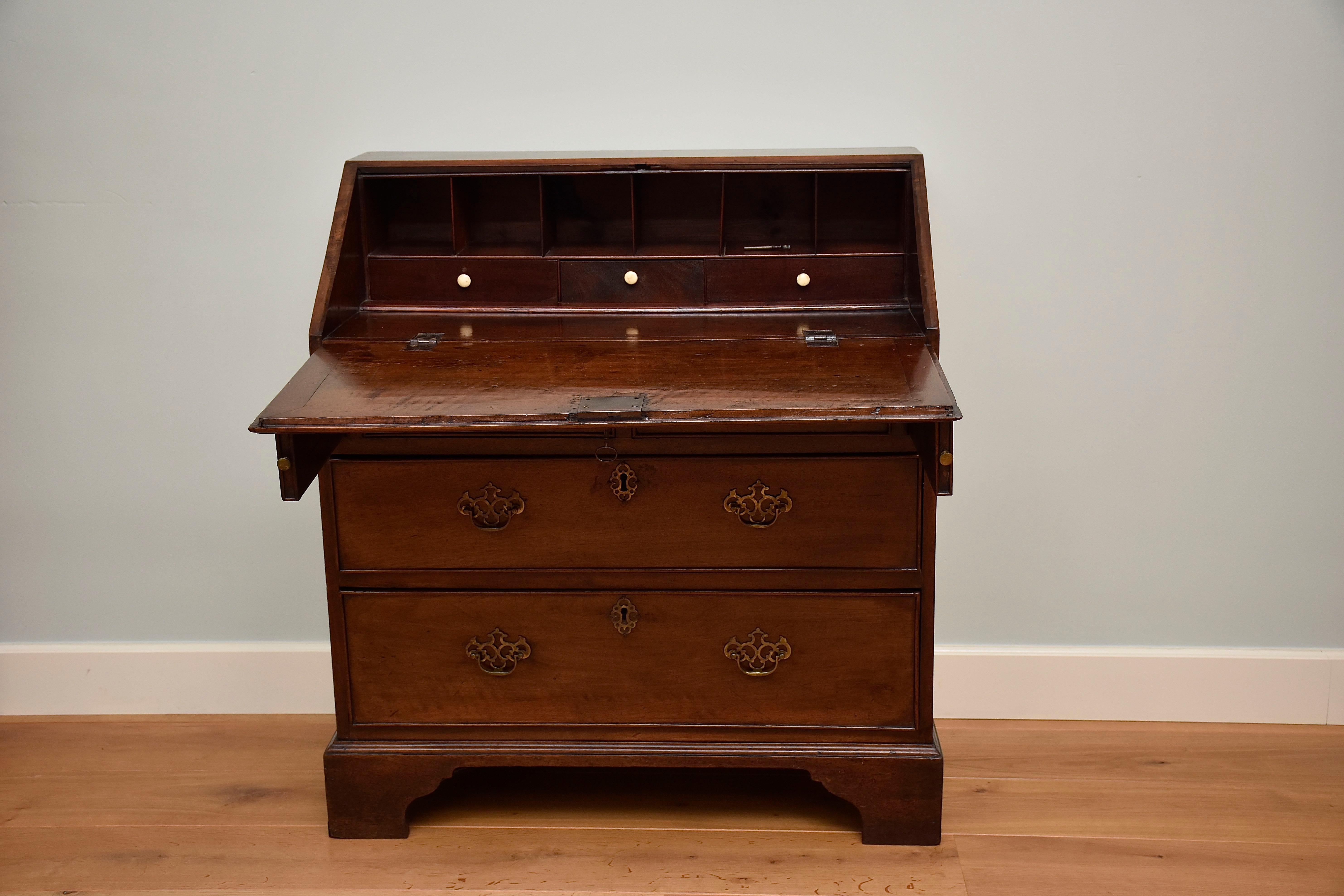 George III Antique 19th century English oak secretary / bureau For Sale
