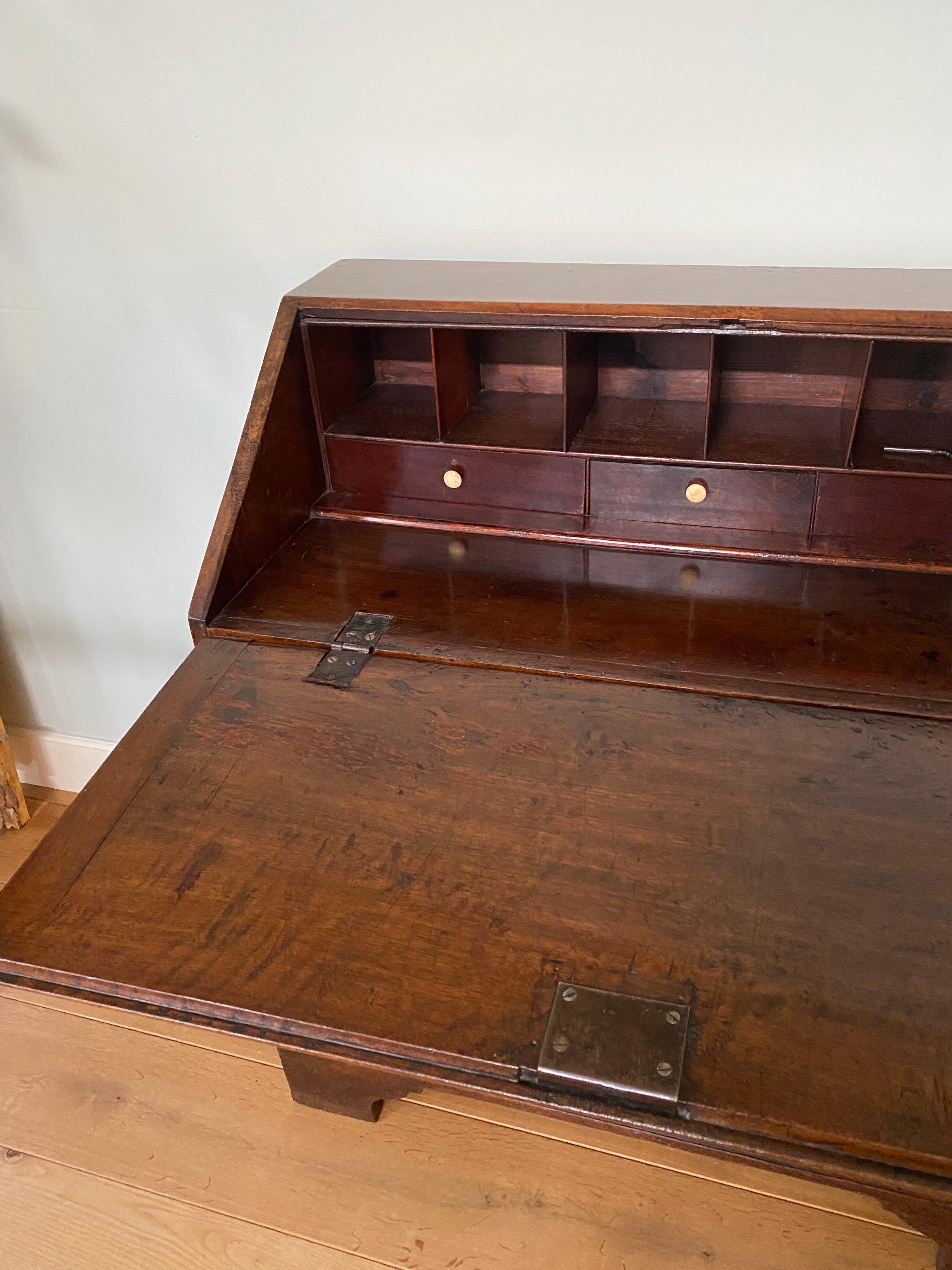 Antique 19th century English oak secretary / bureau In Good Condition For Sale In SON EN BREUGEL, NL