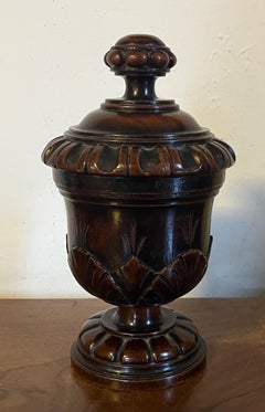 Antigua Urna de Caoba Tallada de la Regencia Inglesa del Siglo XIX
