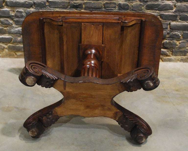Antique 19th Century English Regency Mahogany Occasional Table For Sale 3