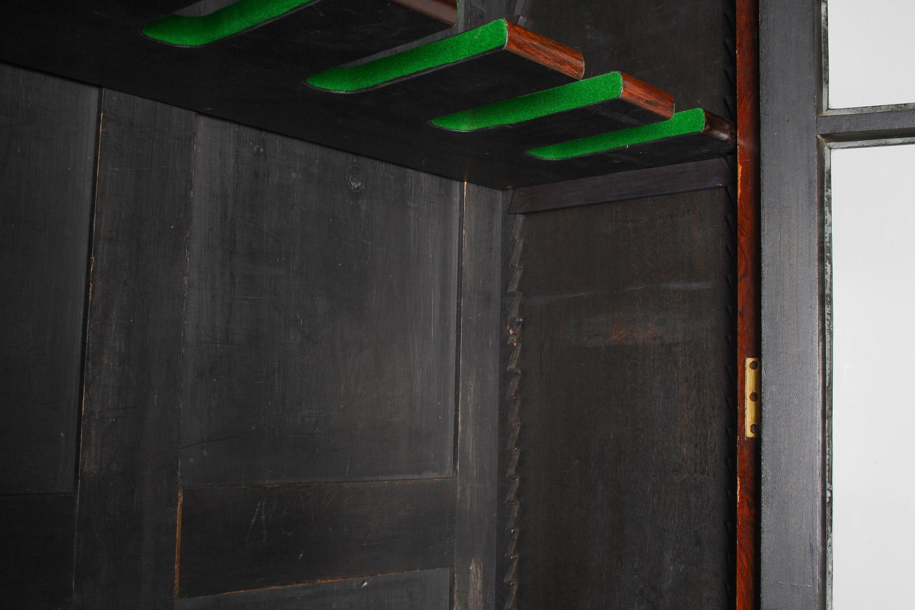 Antiguo Armero de Palisandro Inglés del Siglo XIX Mueble expositor de caza en venta 10