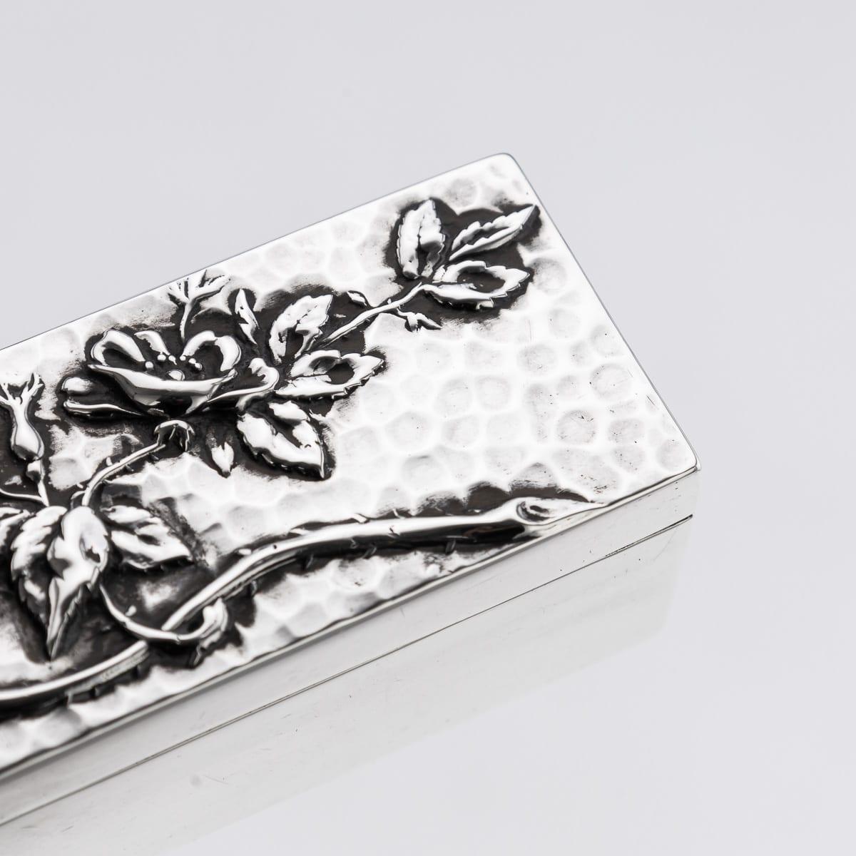 Ancienne boîte à bagues en argent massif du XIXe siècle de style japonais, c.I.C. 1876 en vente 4