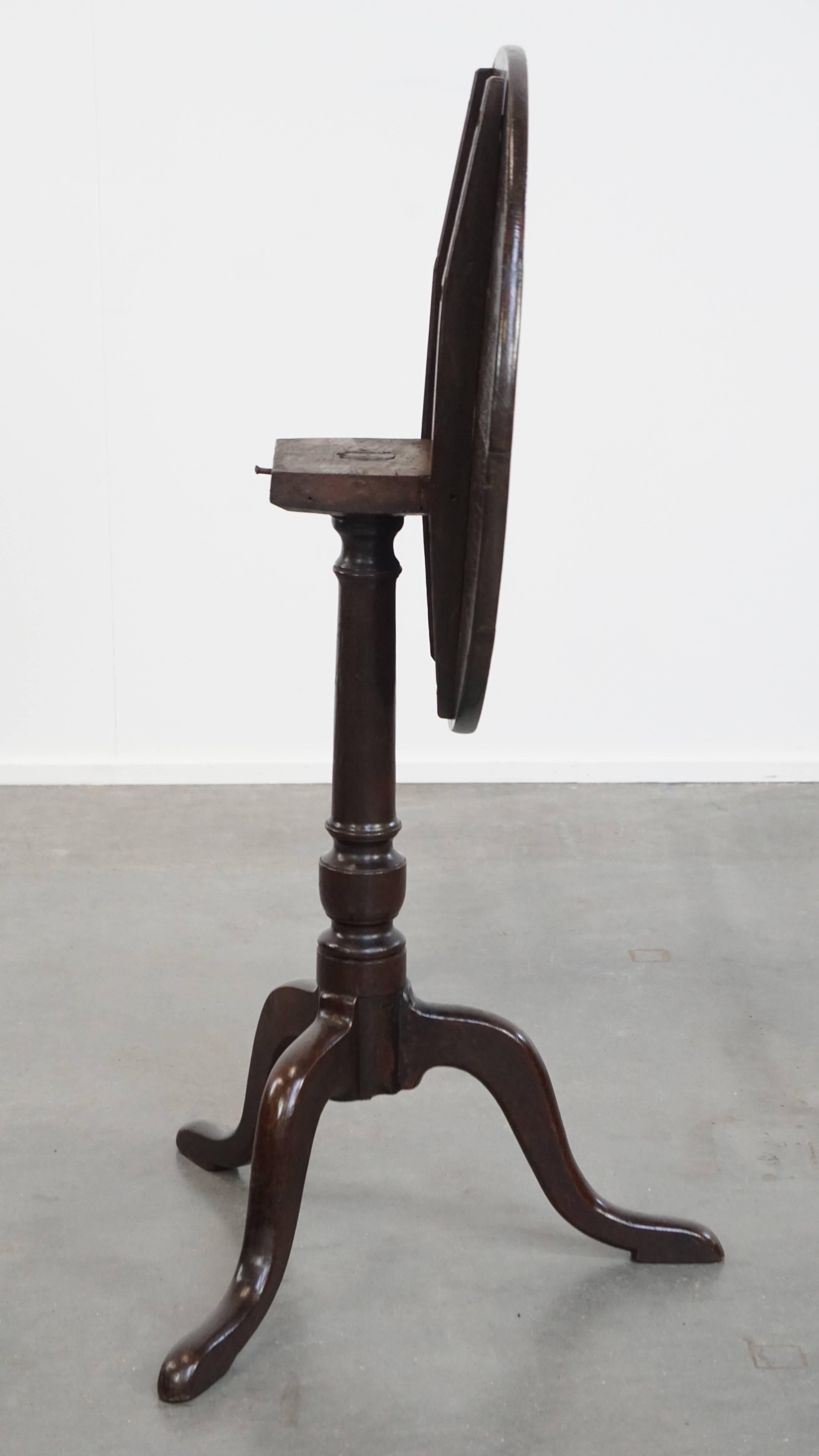 XIXe siècle Table / table d'appoint anglaise ancienne du 19e siècle à plateau basculant en vente