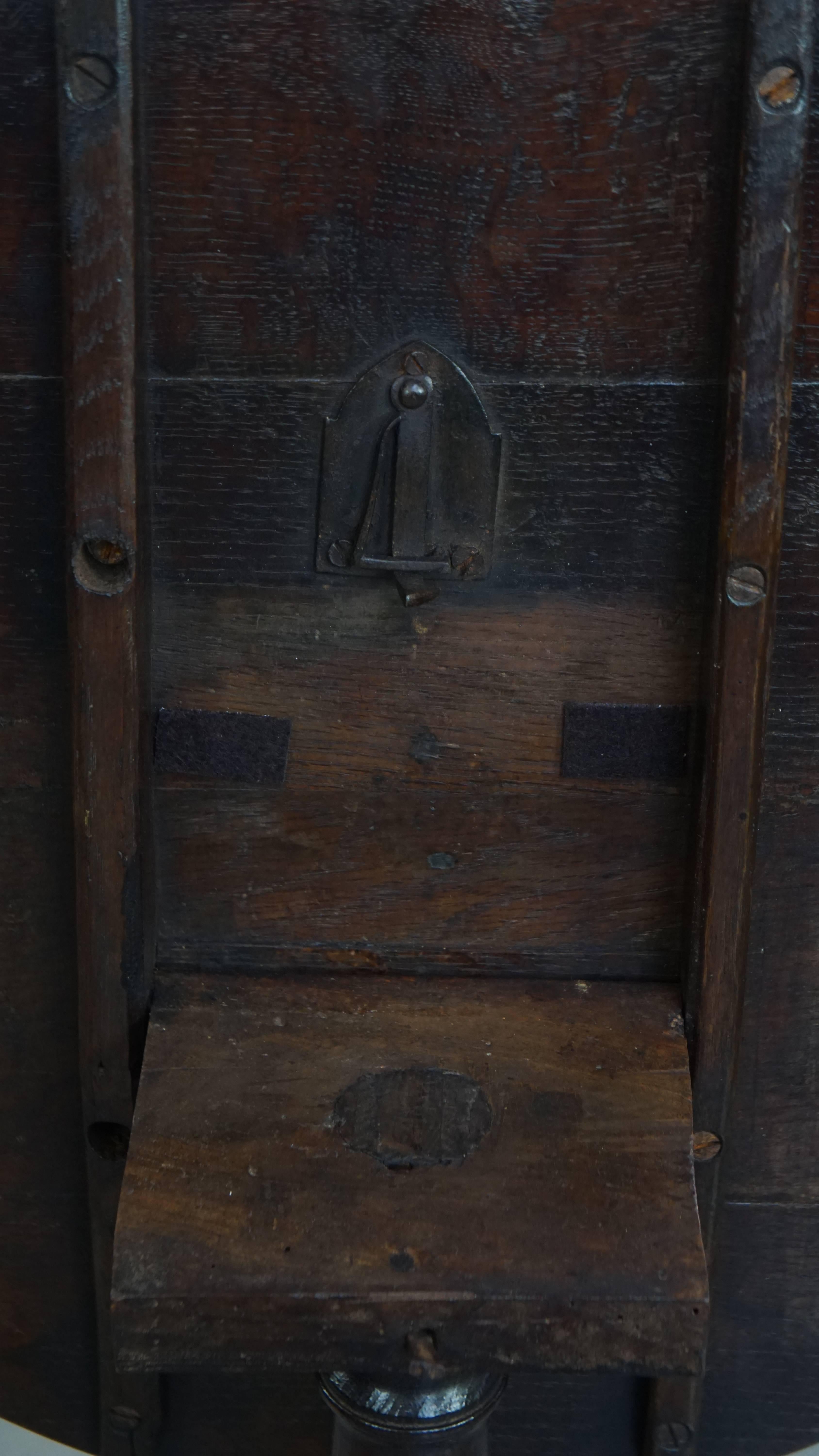 Table / table d'appoint anglaise ancienne du 19e siècle à plateau basculant en vente 1