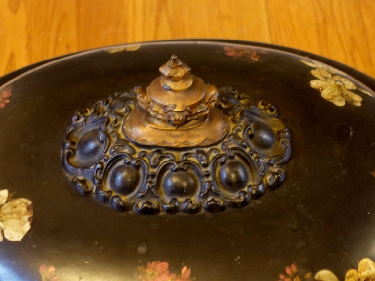 Ancienne charbonnière anglaise du 19ème siècle à couvercle en tôle avec