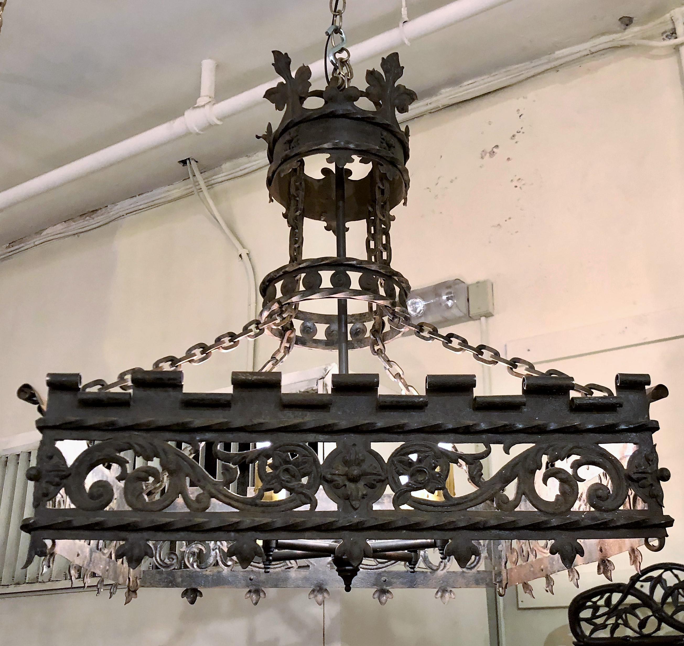 Antique 19th Century English Traditional Wrought Iron Tavern Fixture In Good Condition In New Orleans, LA