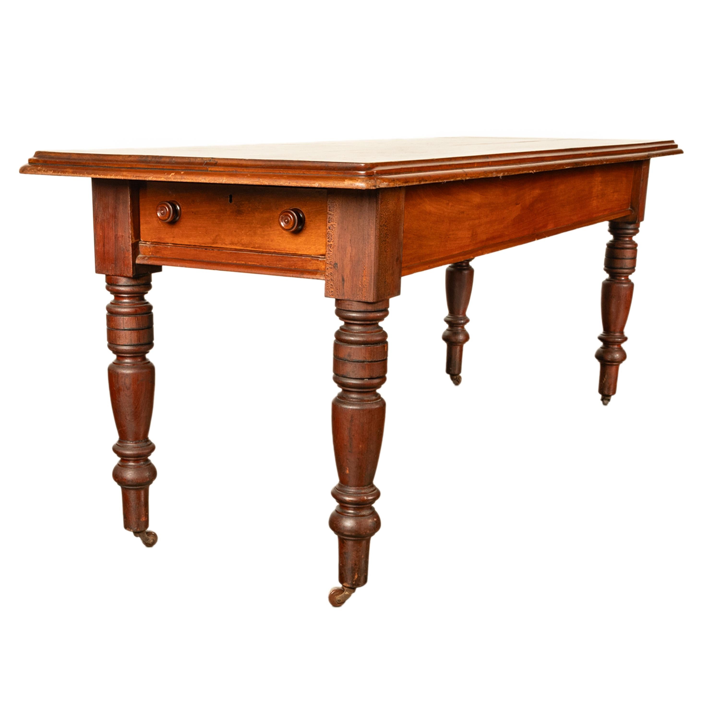 The English Country House Antiques Table de Réfectoire de Salle à Manger en Noyer du 19ème siècle. en vente 5