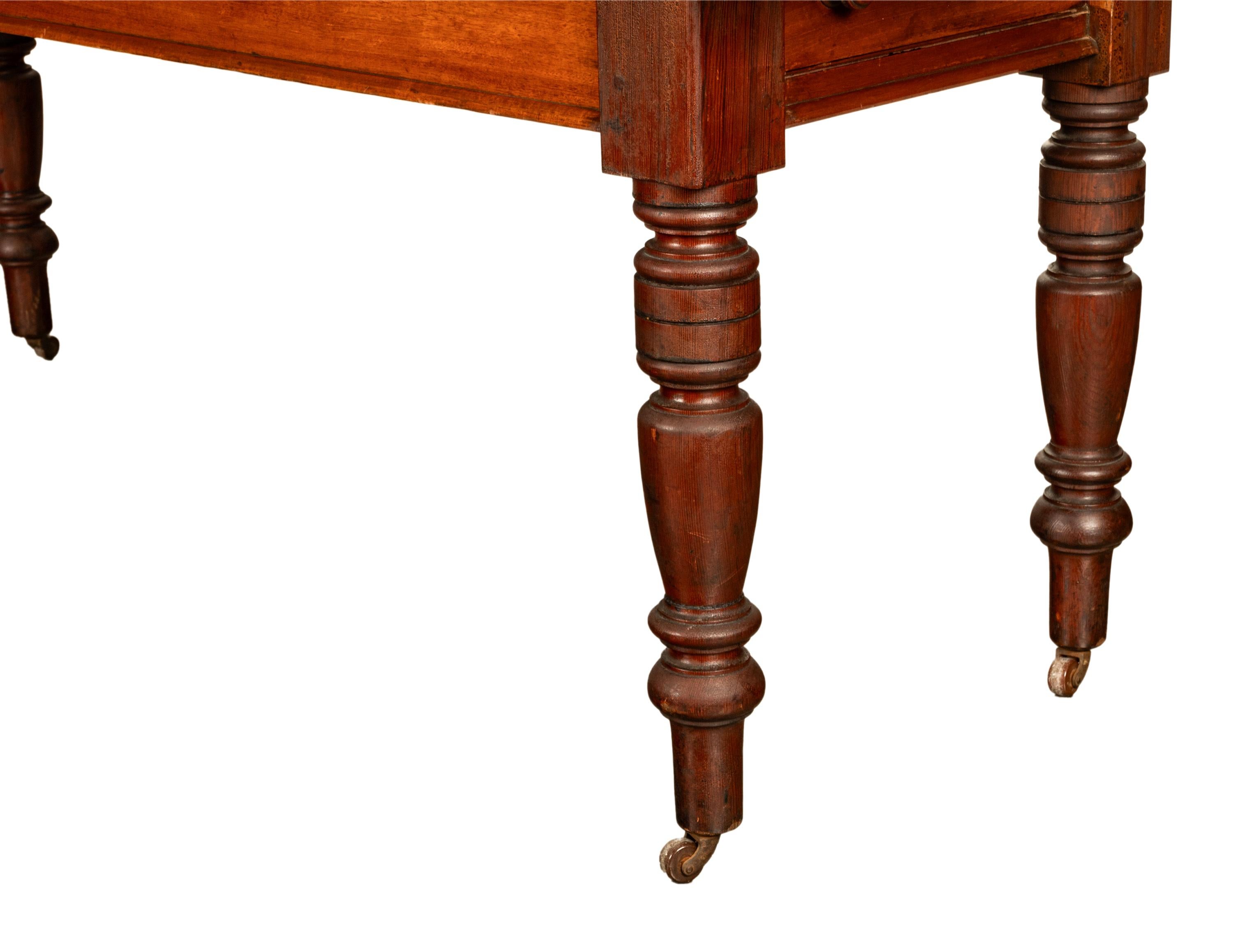 The English Country House Antiques Table de Réfectoire de Salle à Manger en Noyer du 19ème siècle. en vente 11