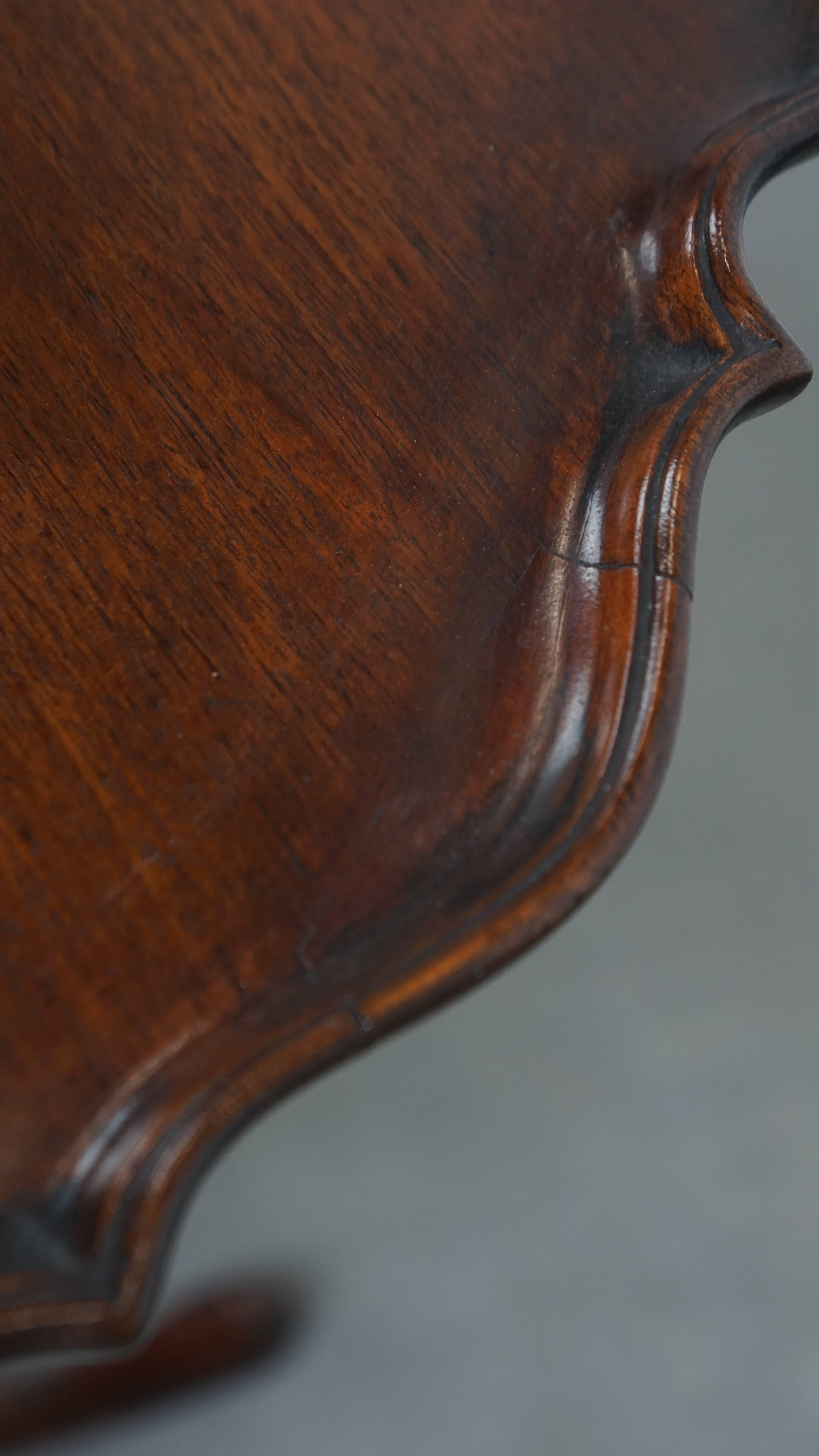 Antico tavolo da vino/basculante inglese del XIX secolo con piano in un unico pezzo in vendita 4