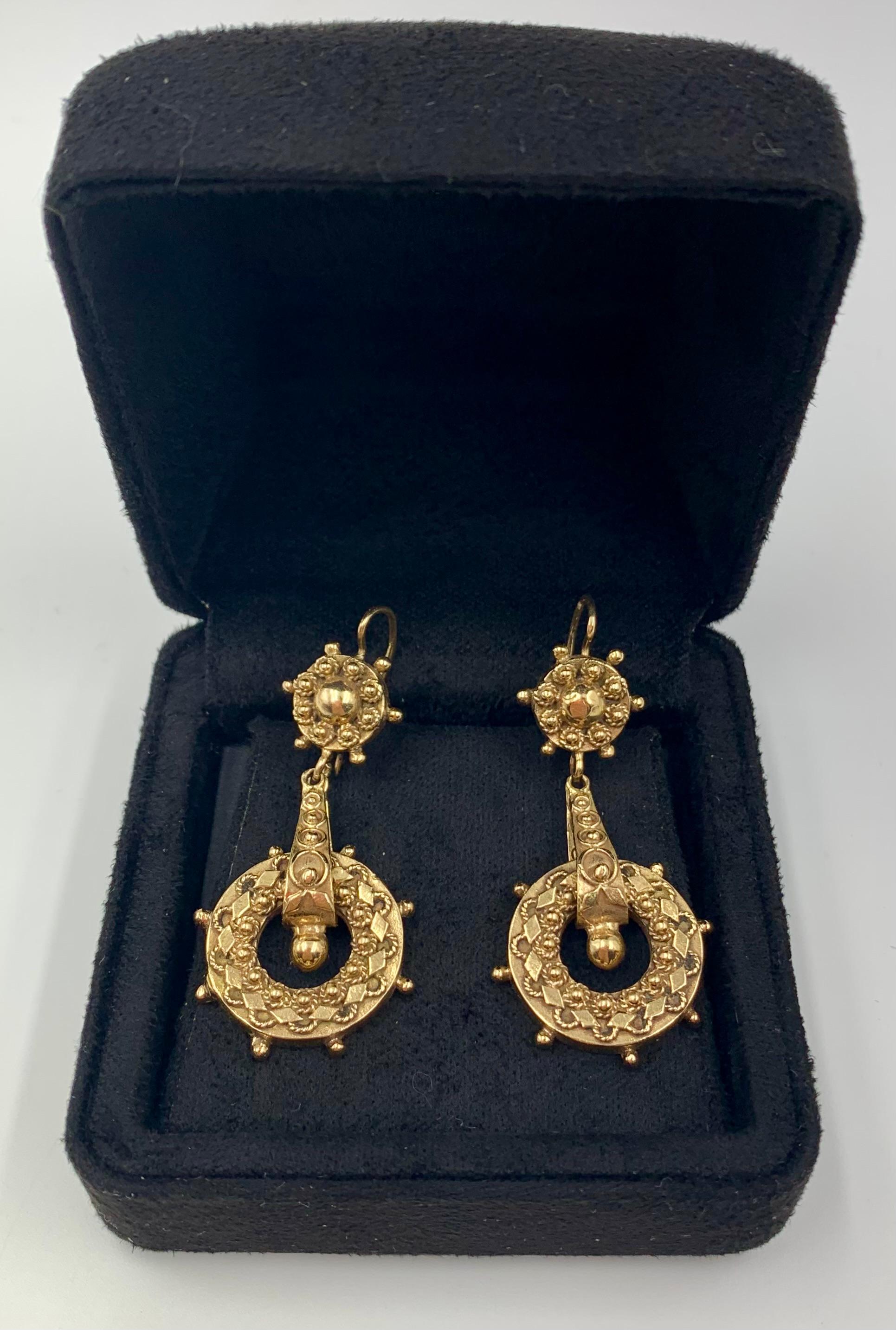 Orecchini antichi del XIX secolo in oro giallo 14 carati di stile Ertuscan Revival in vendita 6