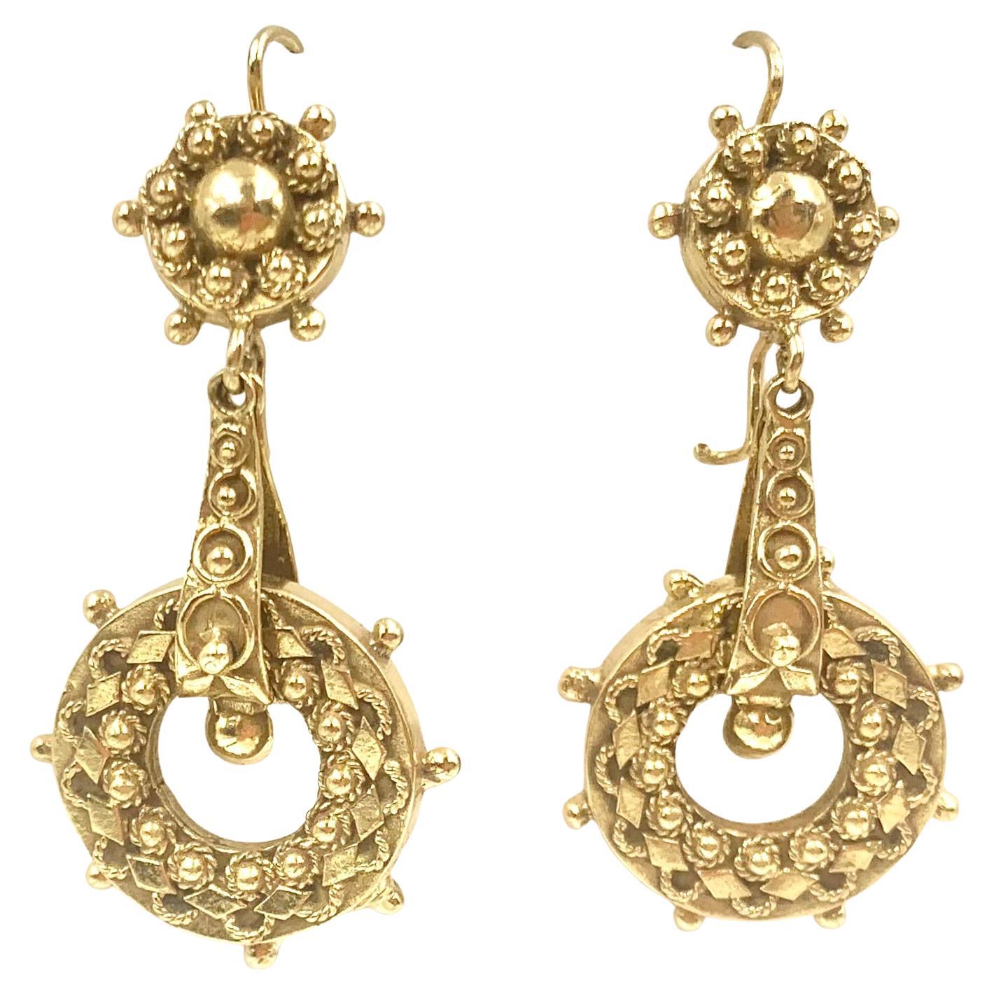 Orecchini antichi del XIX secolo in oro giallo 14 carati di stile Ertuscan Revival in vendita